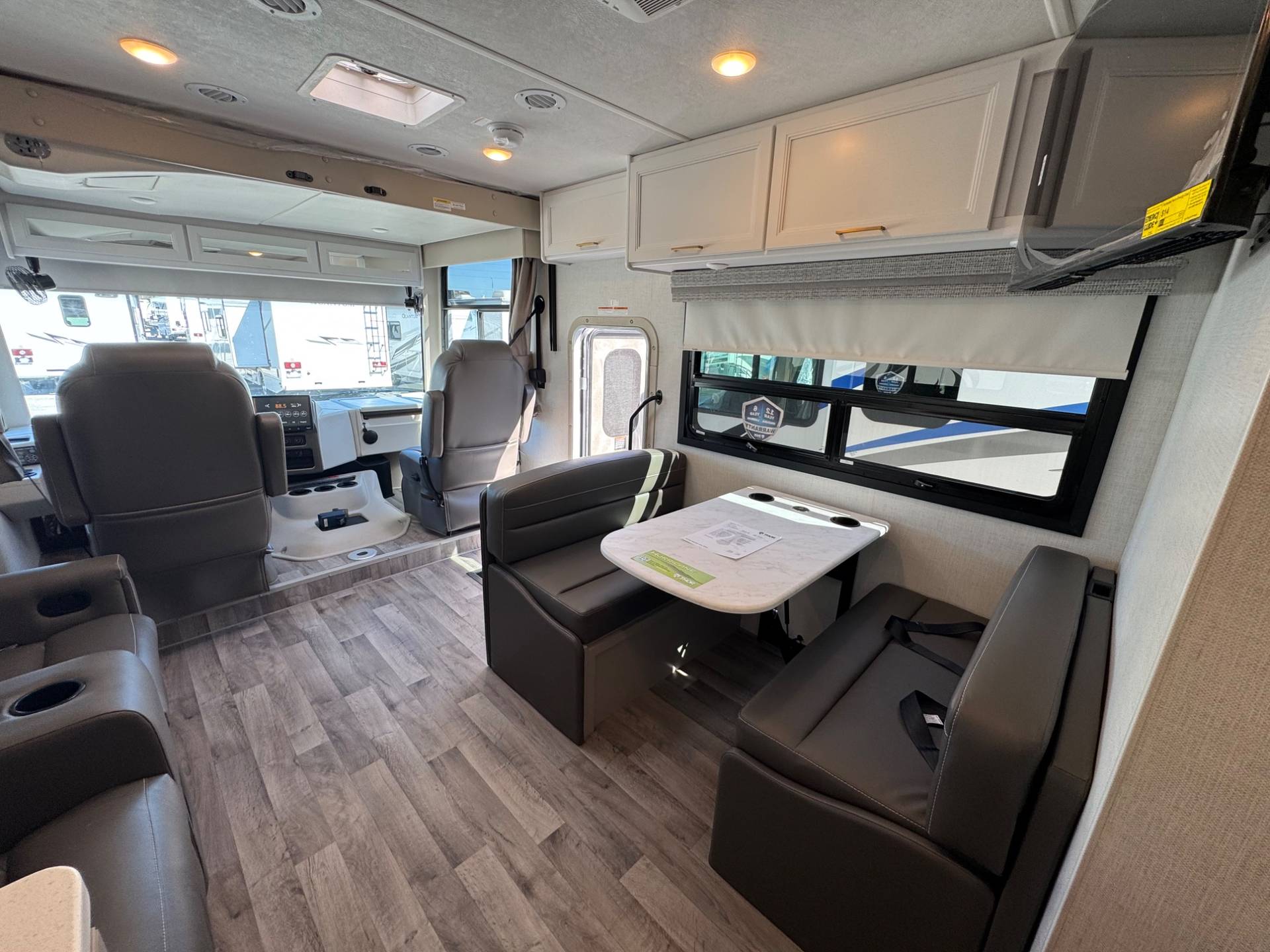 2026 Thor Motor Coach 2026 Thor Motor Coach Hurricane - thumbnail 16