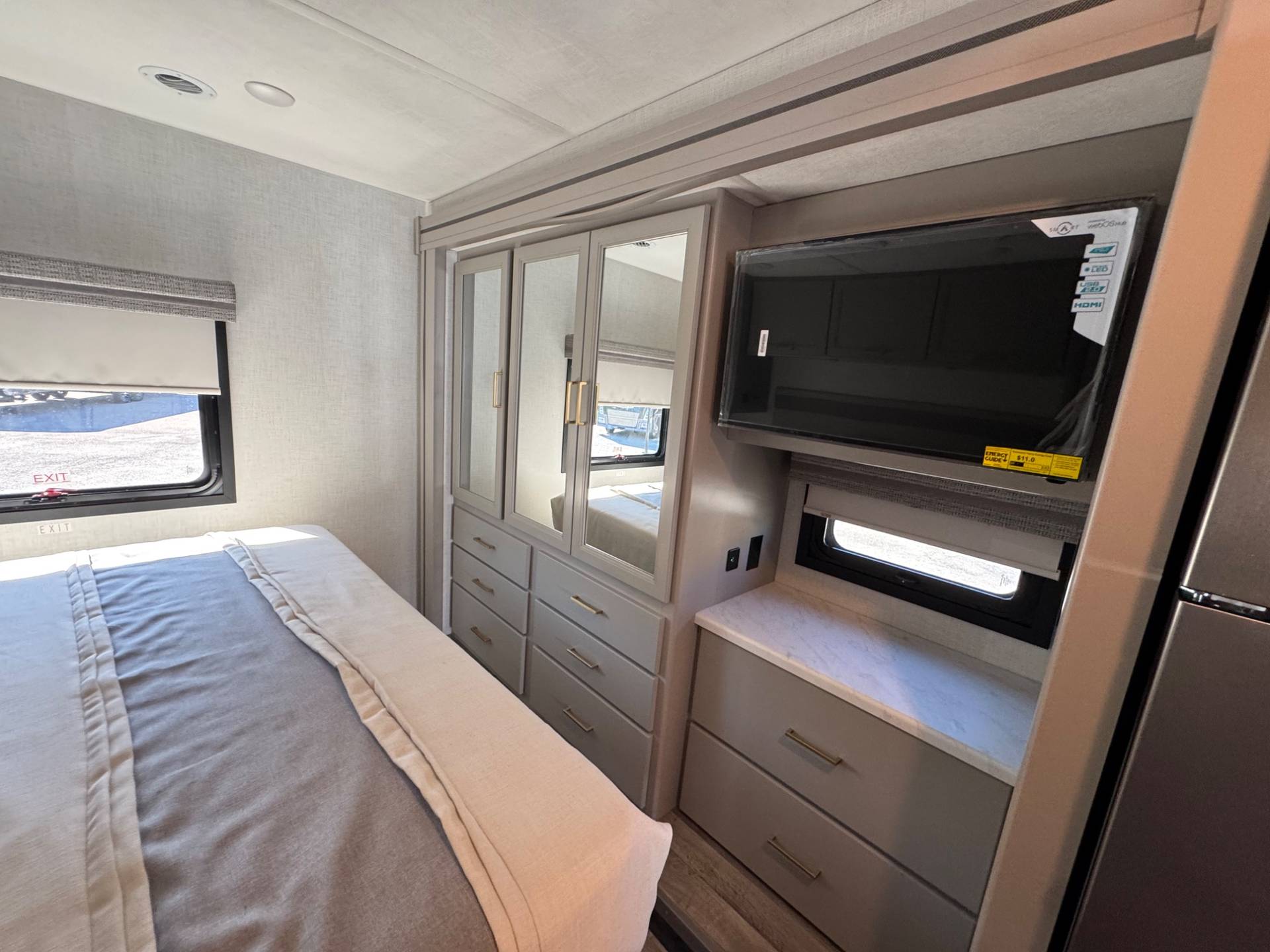 2026 Thor Motor Coach 2026 Thor Motor Coach Hurricane - thumbnail 21