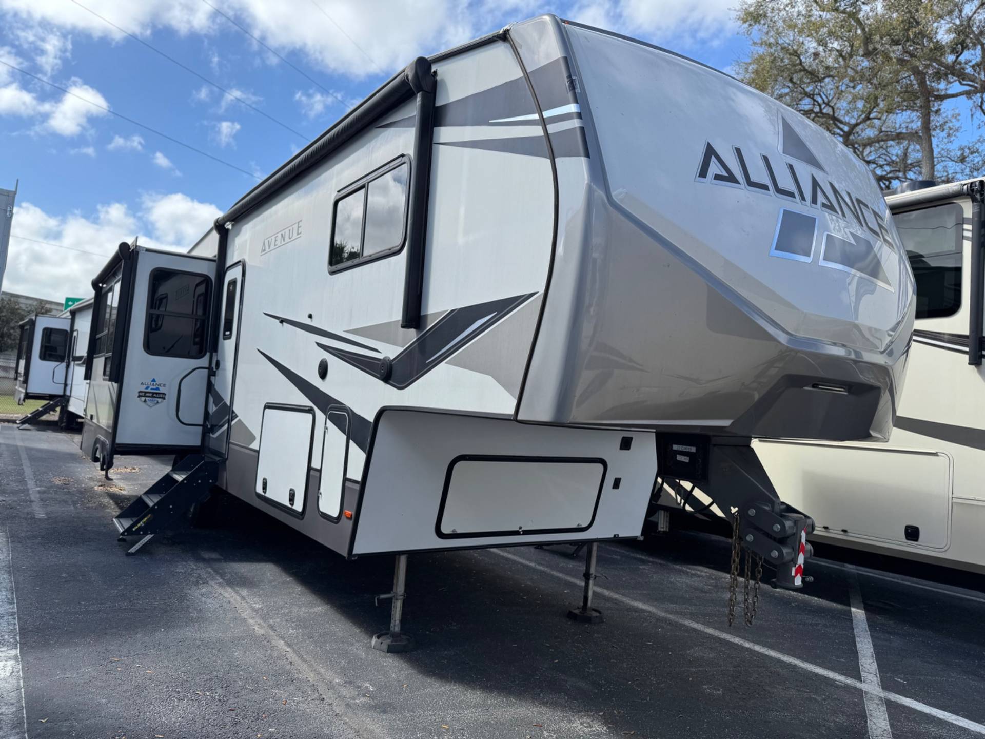 2022 Alliance RV 2022 Alliance RV Avenue - thumbnail 1