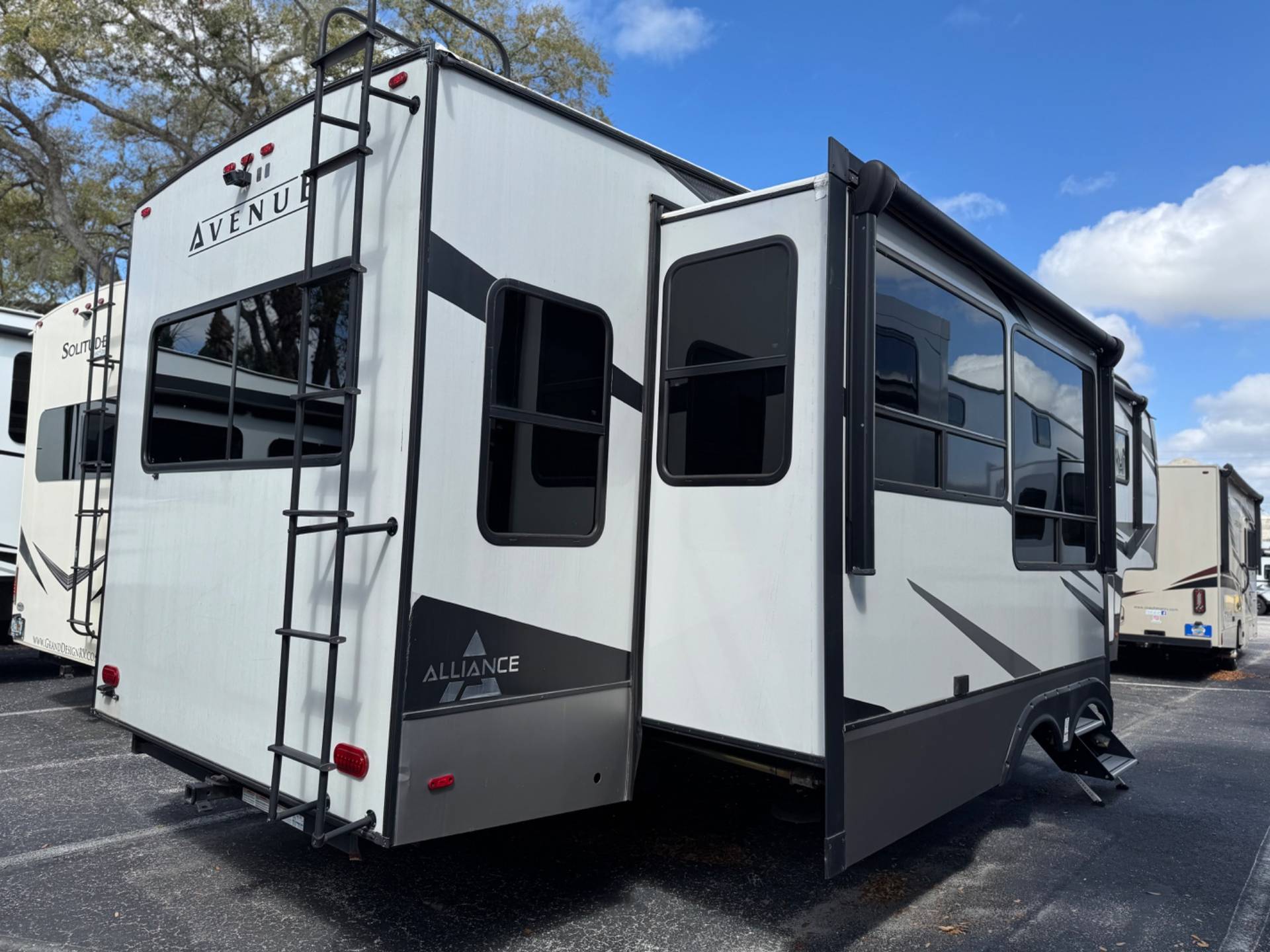 2022 Alliance RV 2022 Alliance RV Avenue - thumbnail 5