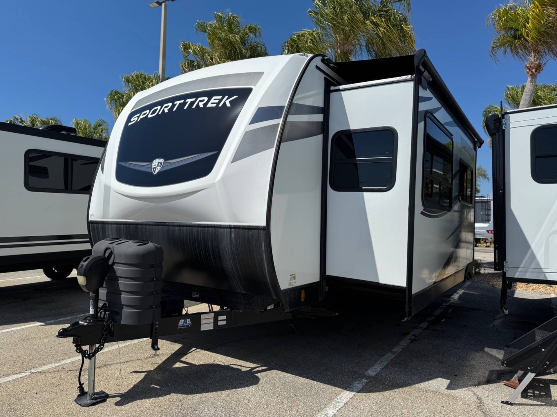 2024 Venture RV 2024 Venture RV SportTrek - thumbnail 3