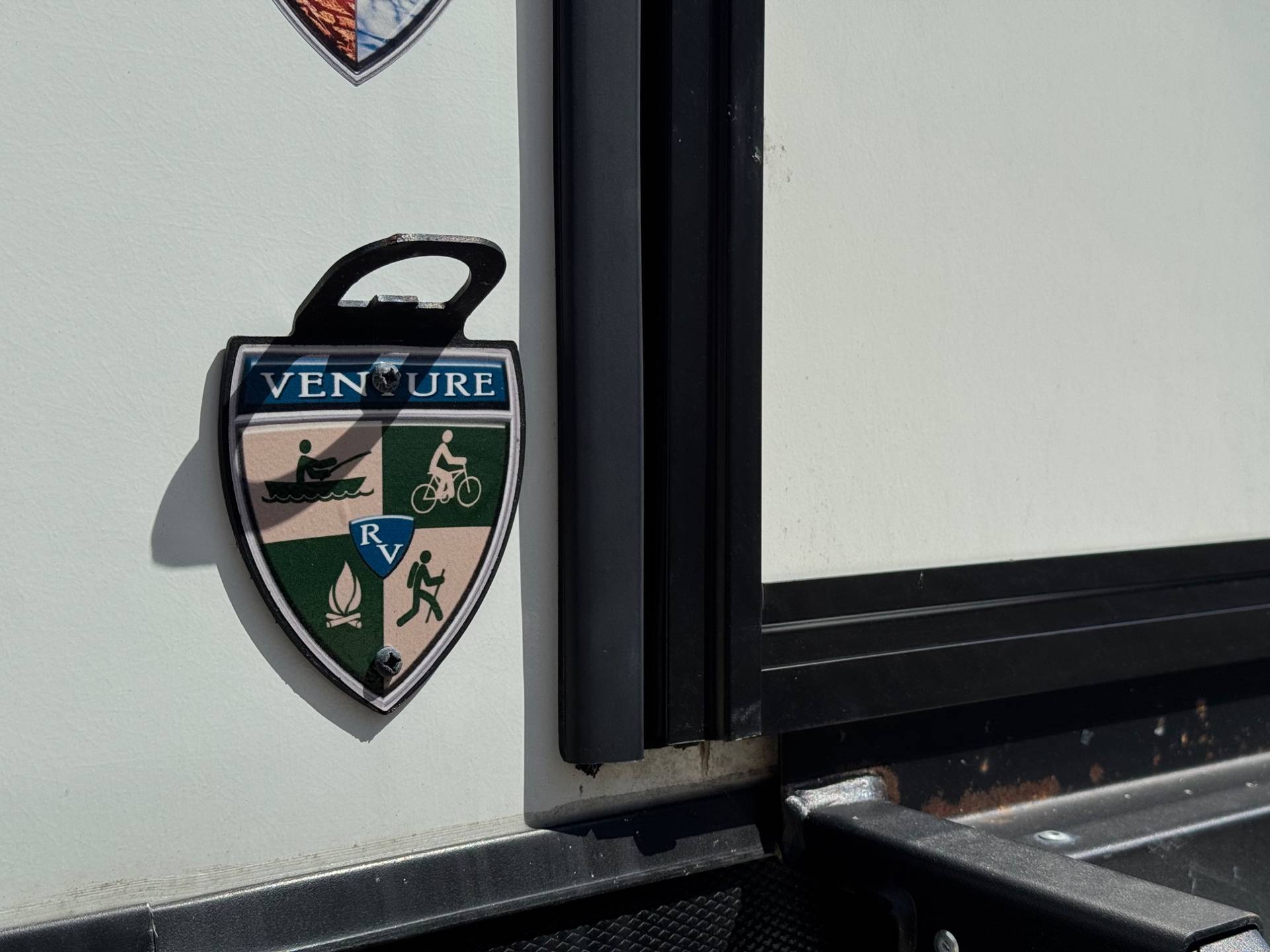 2024 Venture RV 2024 Venture RV SportTrek - thumbnail 5