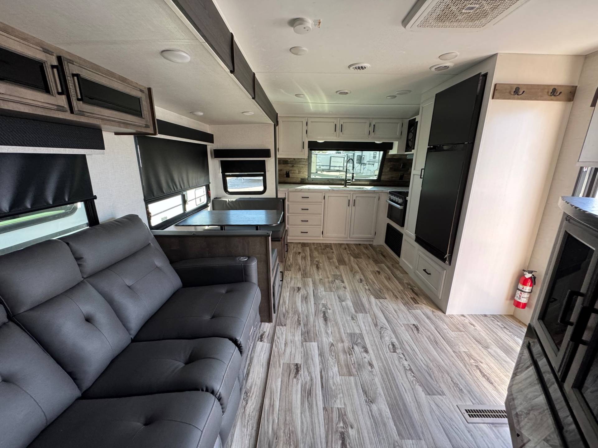 2024 Venture RV 2024 Venture RV SportTrek - thumbnail 7