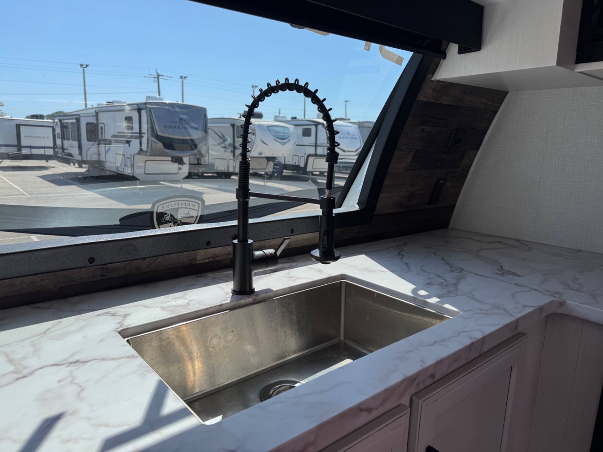 2024 Venture RV 2024 Venture RV SportTrek - thumbnail 10