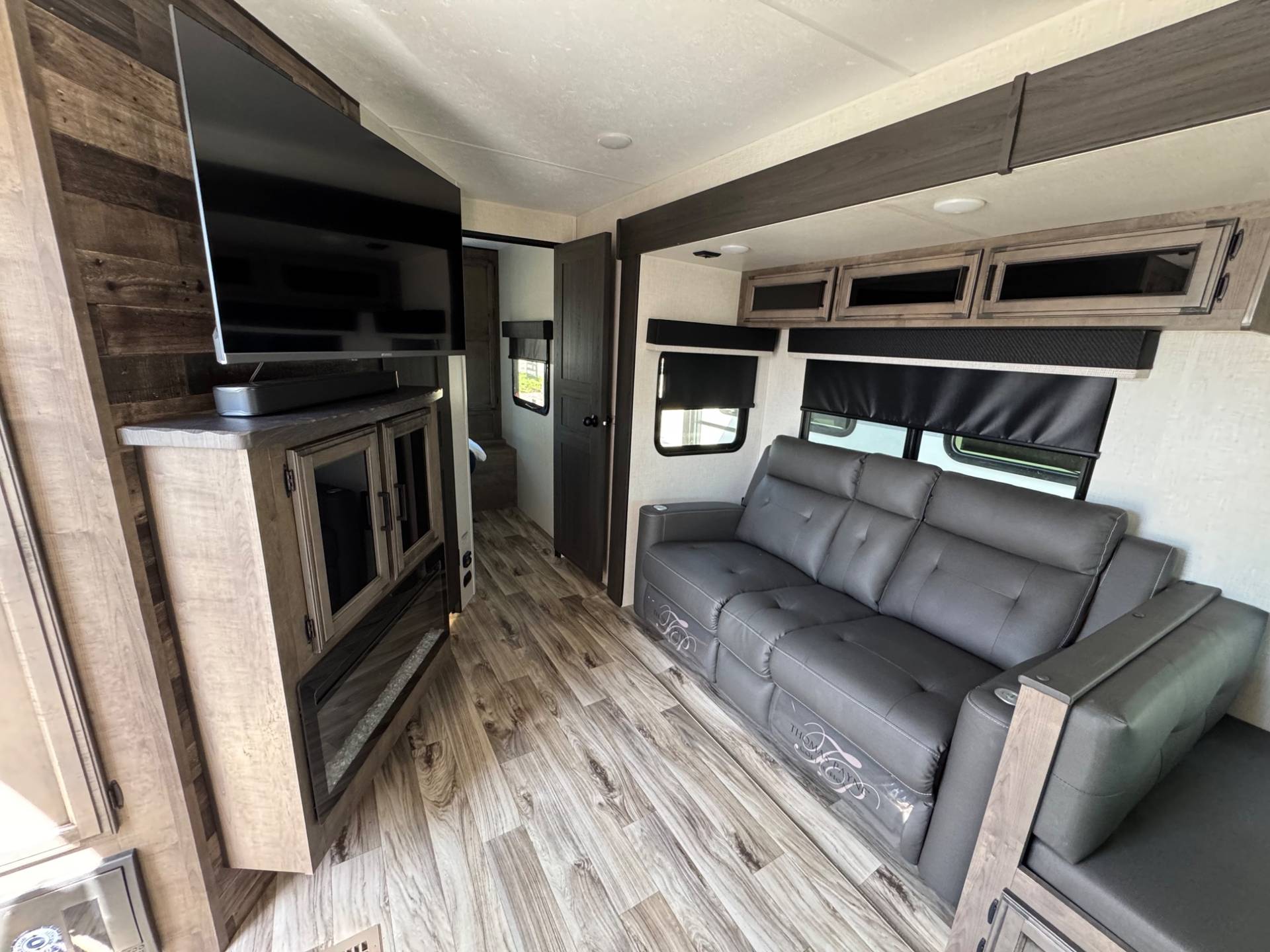 2024 Venture RV 2024 Venture RV SportTrek - thumbnail 13