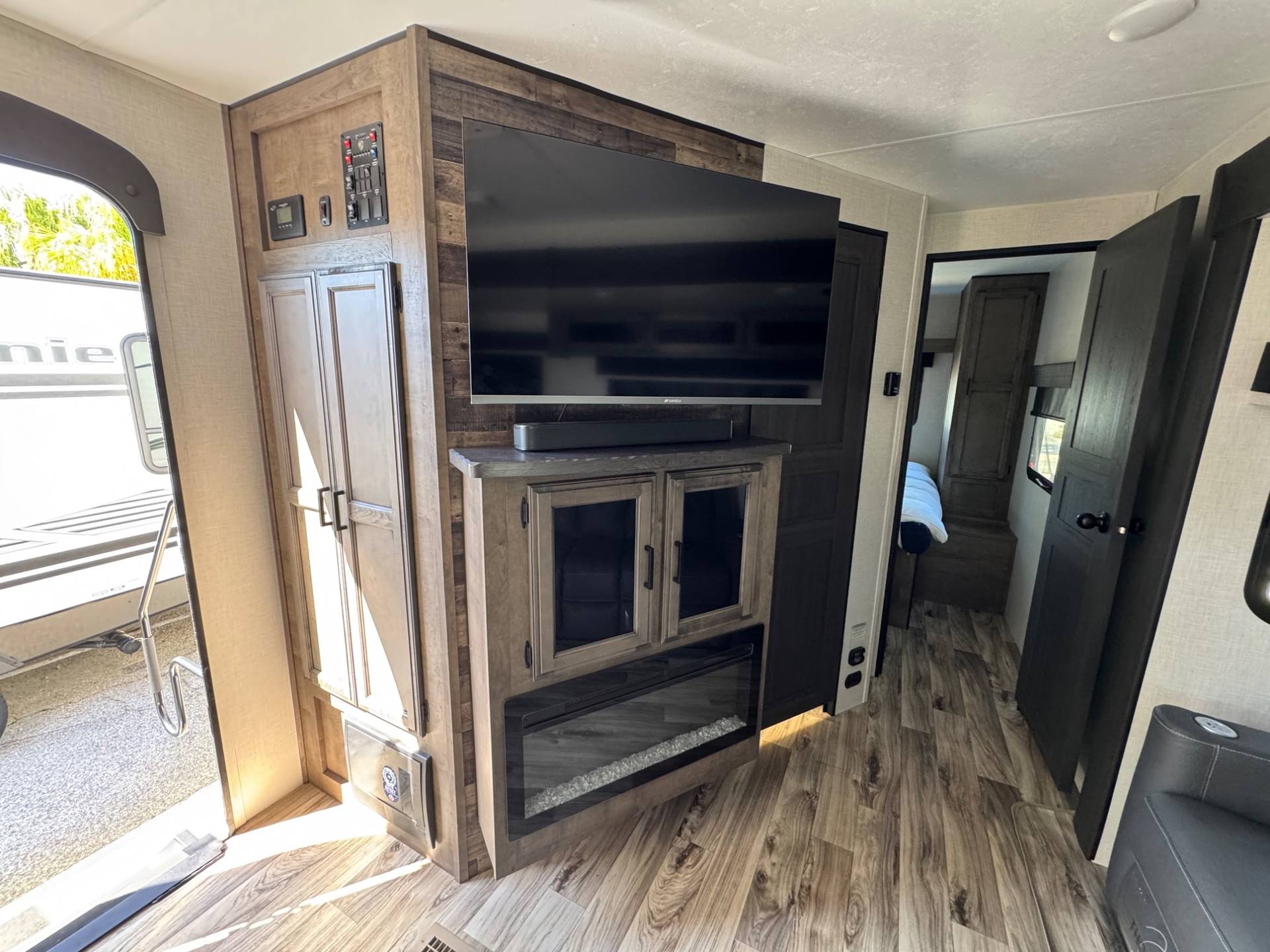 2024 Venture RV 2024 Venture RV SportTrek - thumbnail 14