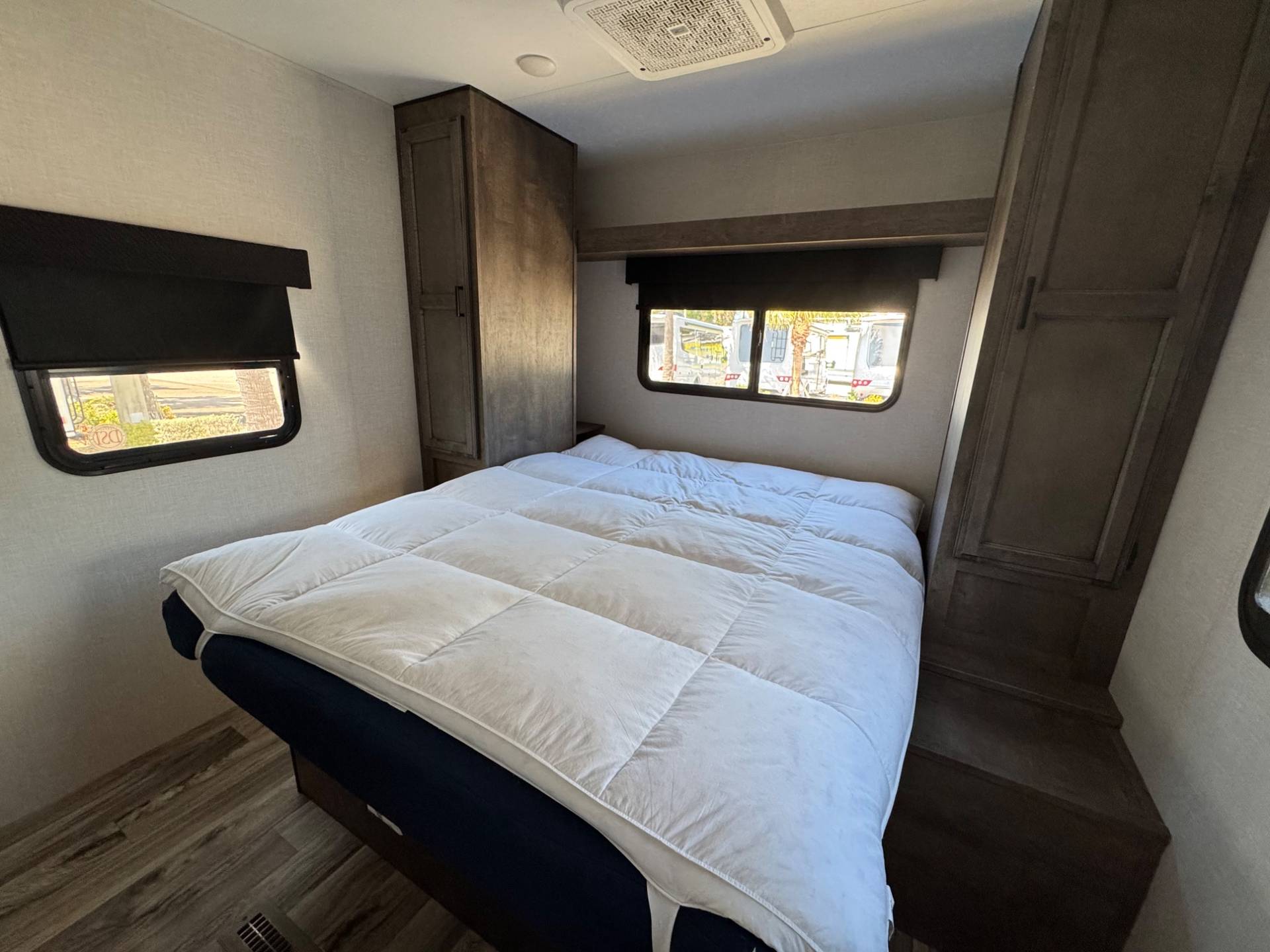 2024 Venture RV 2024 Venture RV SportTrek - thumbnail 15