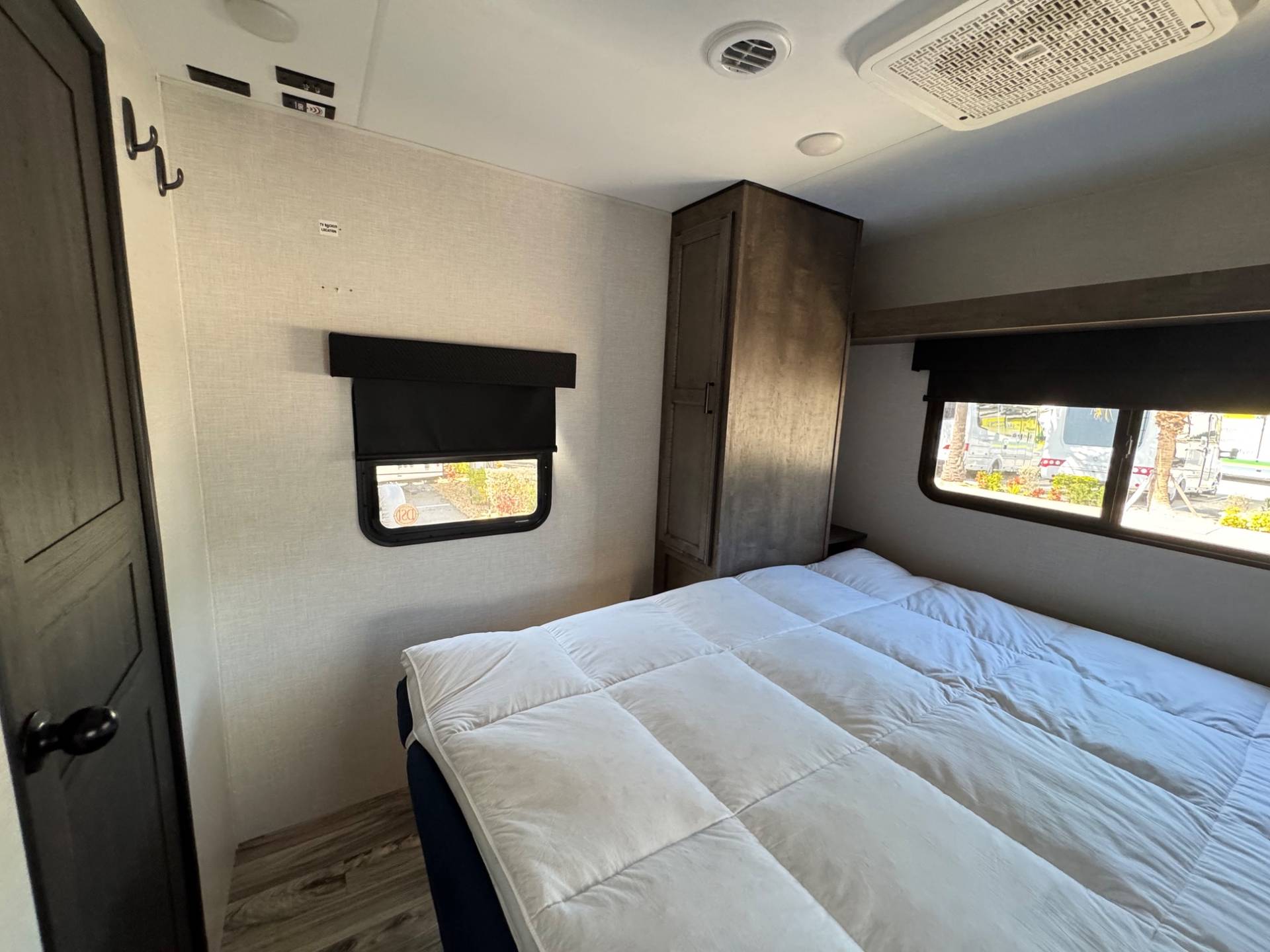 2024 Venture RV 2024 Venture RV SportTrek - thumbnail 16