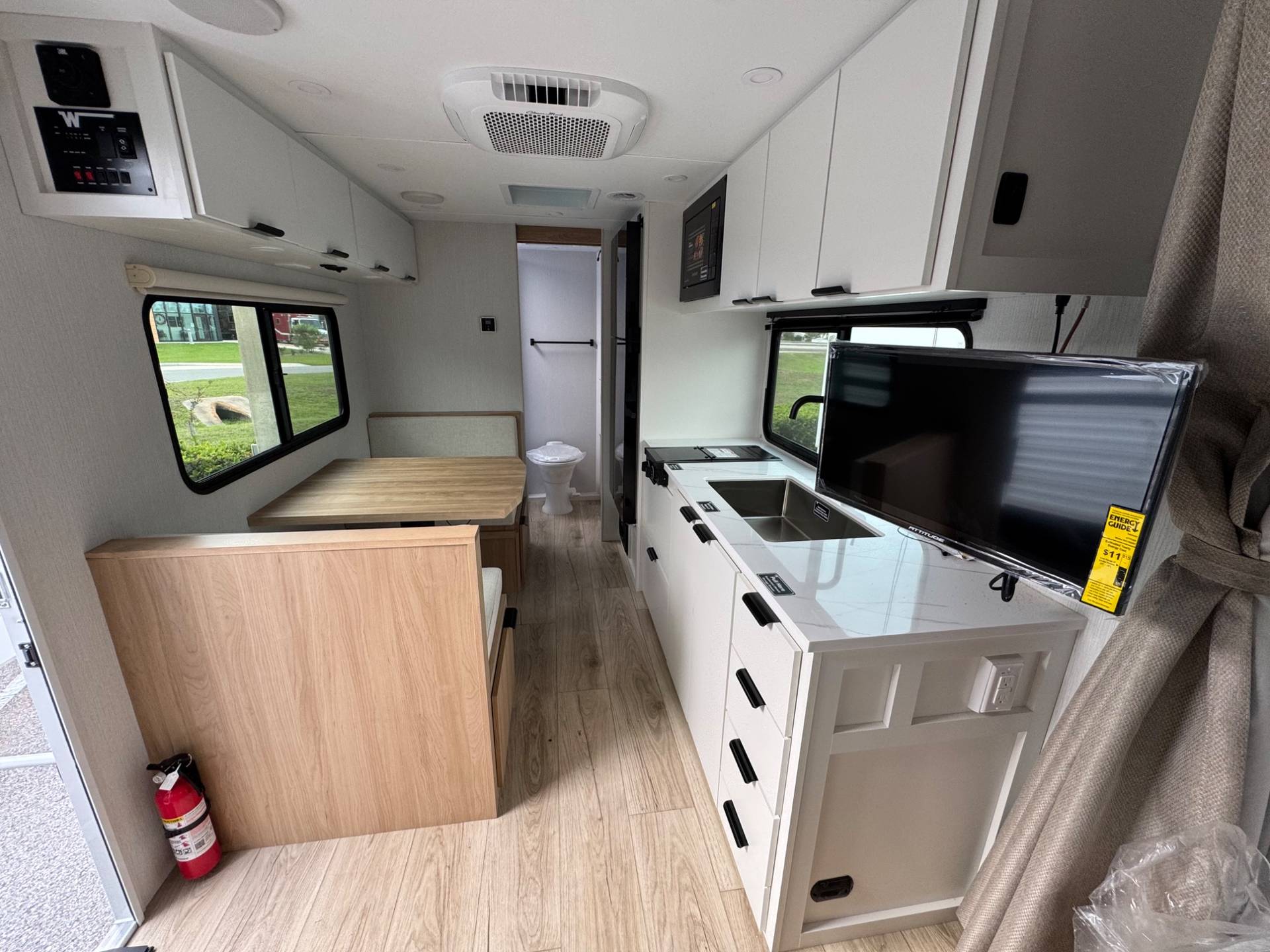 2026 Winnebago 2026 Winnebago Micro Minnie - thumbnail 5