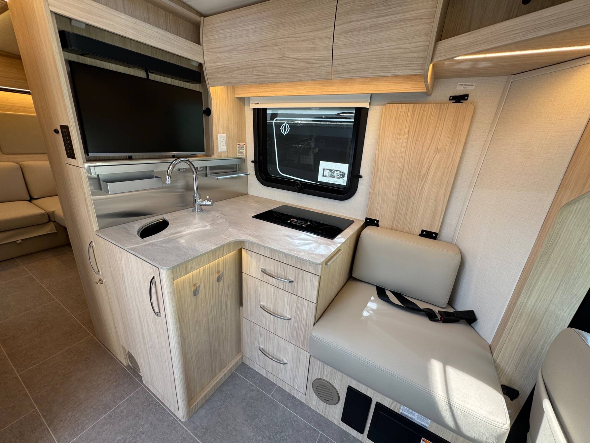 2026 Leisure Travel Vans 2026 Leisure Travel Vans Wonder - thumbnail 9