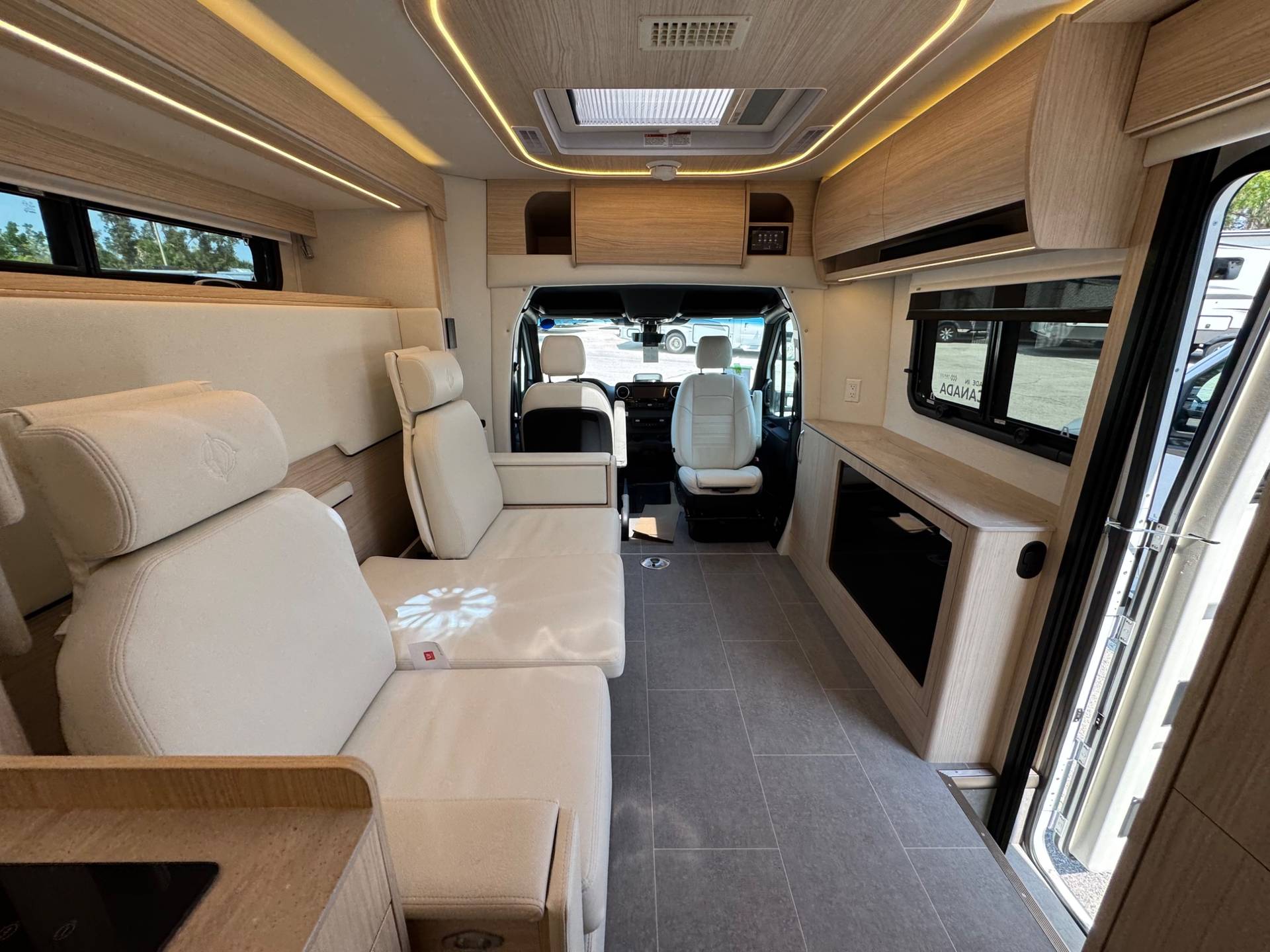 2026 Leisure Travel Vans 2026 Leisure Travel Vans Unity - thumbnail 7