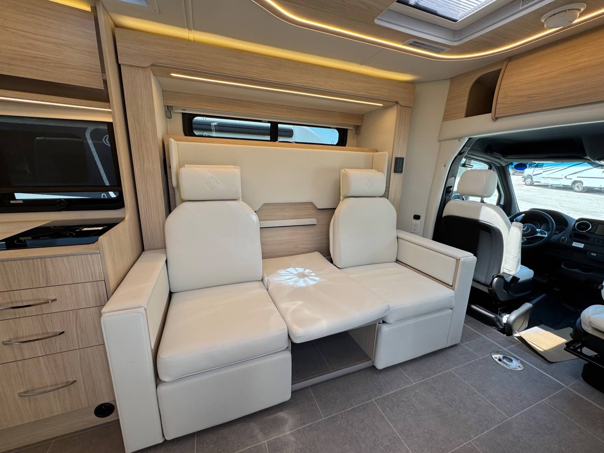 2026 Leisure Travel Vans 2026 Leisure Travel Vans Unity - thumbnail 13