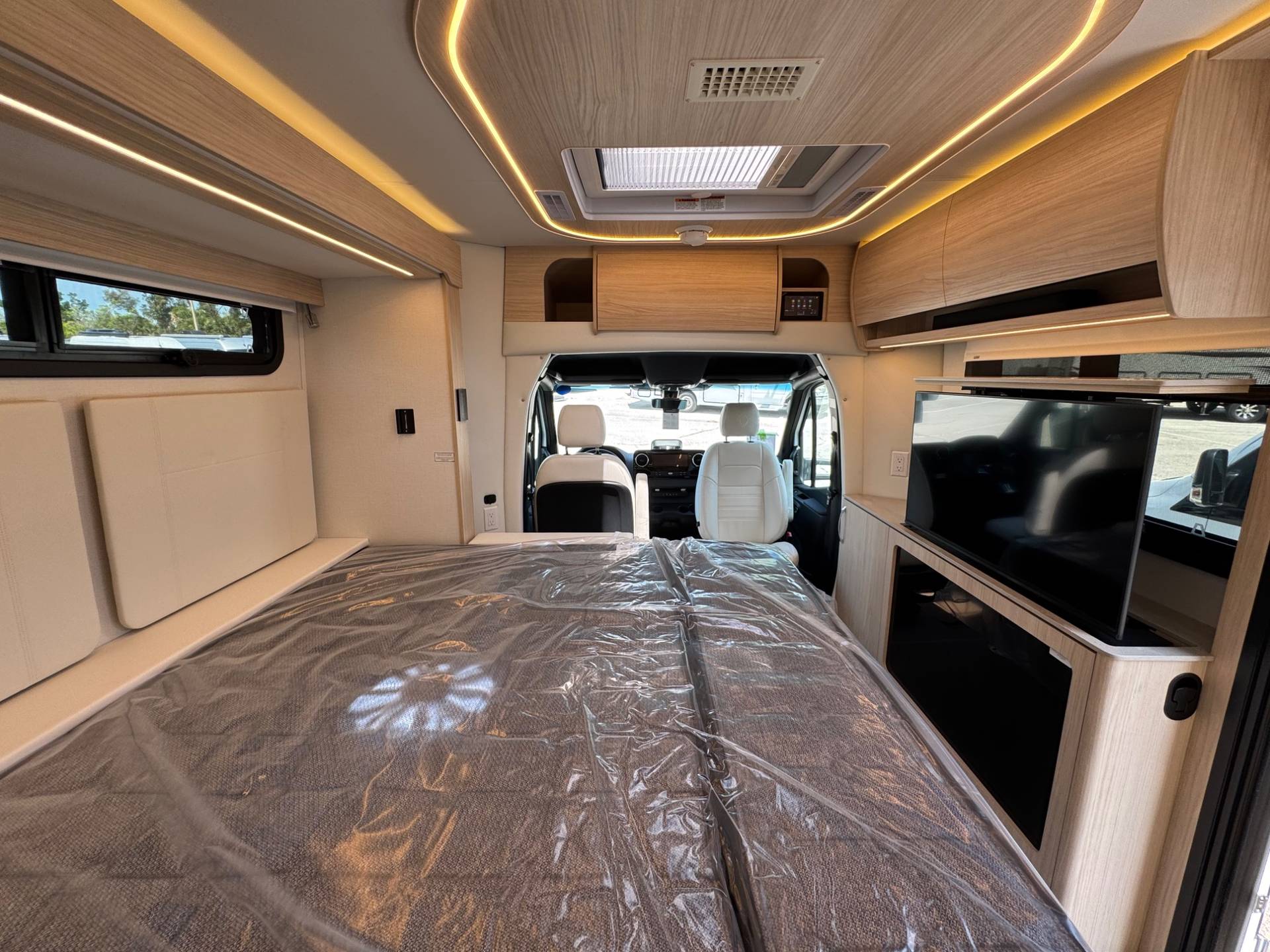 2026 Leisure Travel Vans 2026 Leisure Travel Vans Unity - thumbnail 16