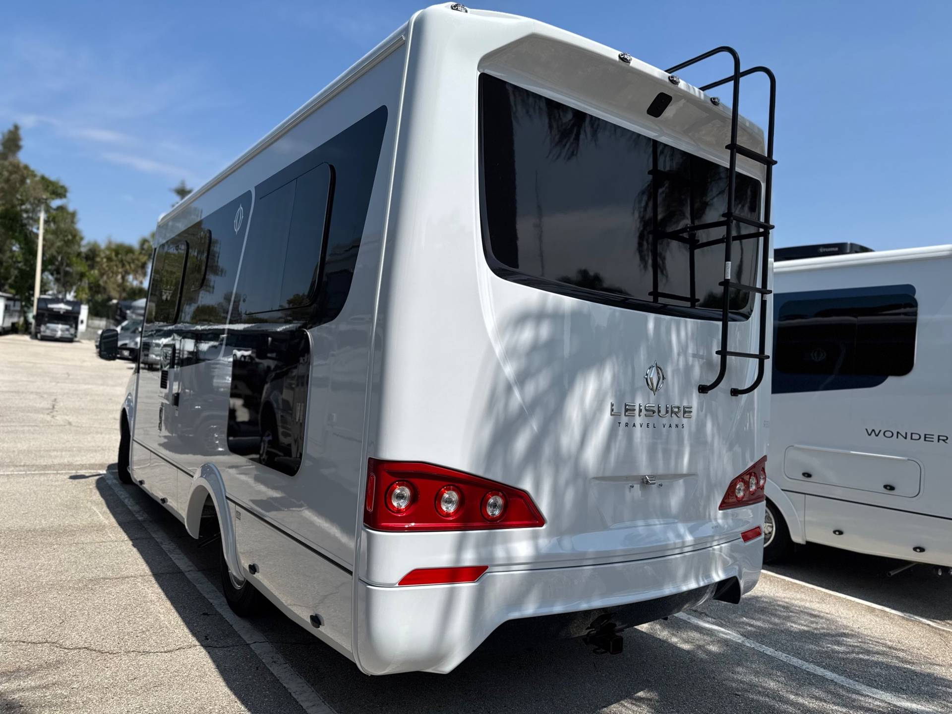 2026 Leisure Travel Vans 2026 Leisure Travel Vans Unity - thumbnail 4