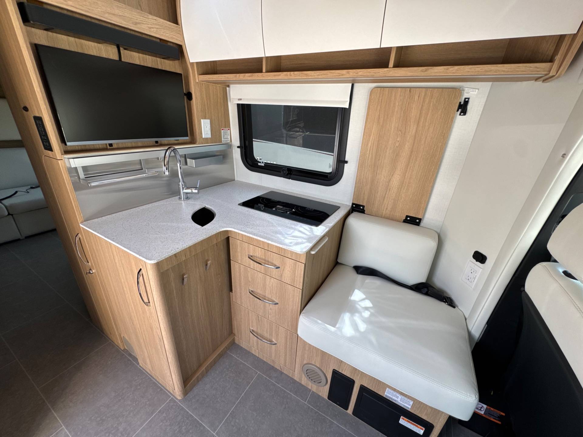 2026 Leisure Travel Vans 2026 Leisure Travel Vans Unity - thumbnail 8