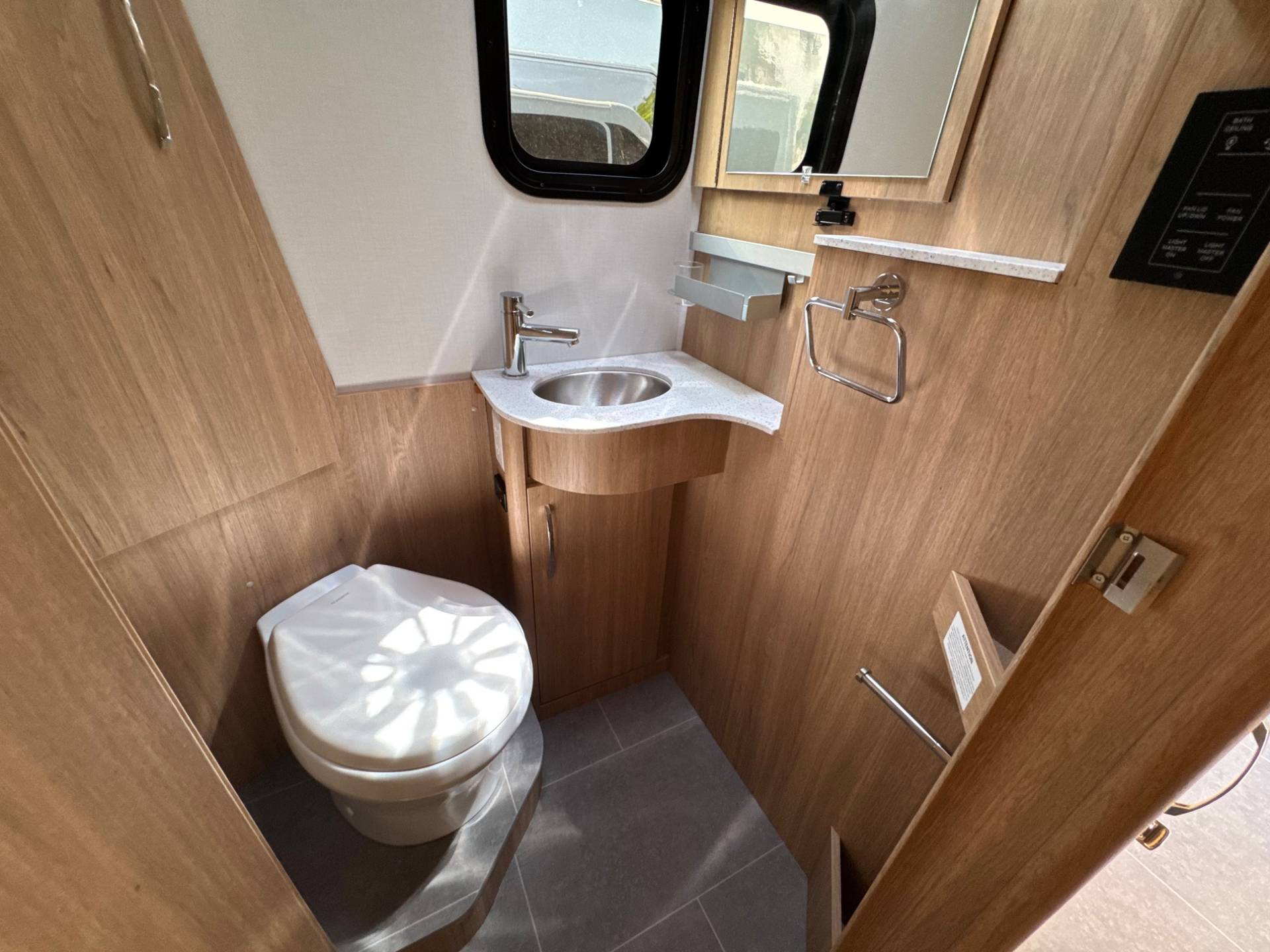 2026 Leisure Travel Vans 2026 Leisure Travel Vans Unity - thumbnail 18