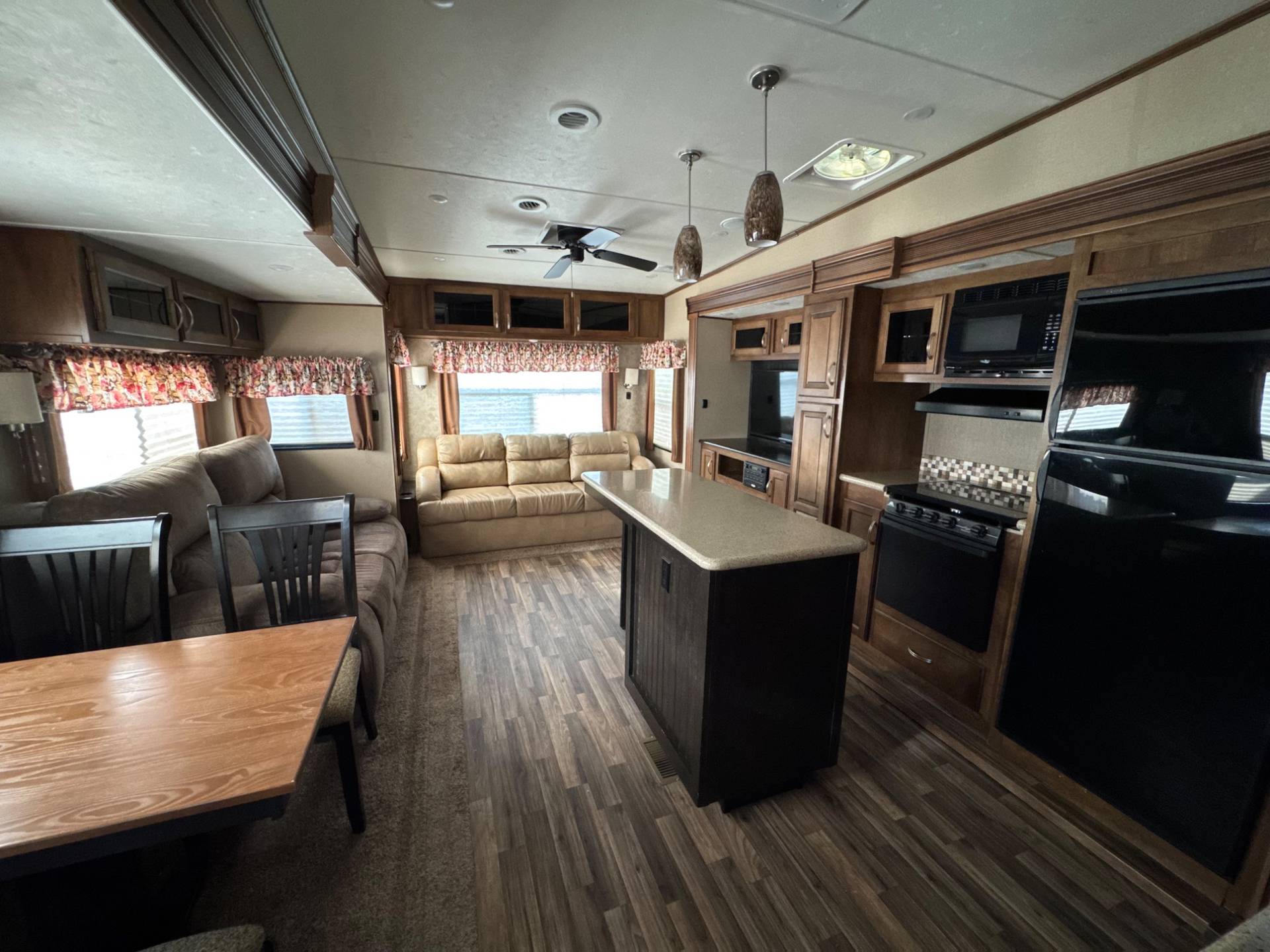 2016 Coachmen 2016 Coachmen Chaparral - thumbnail 4