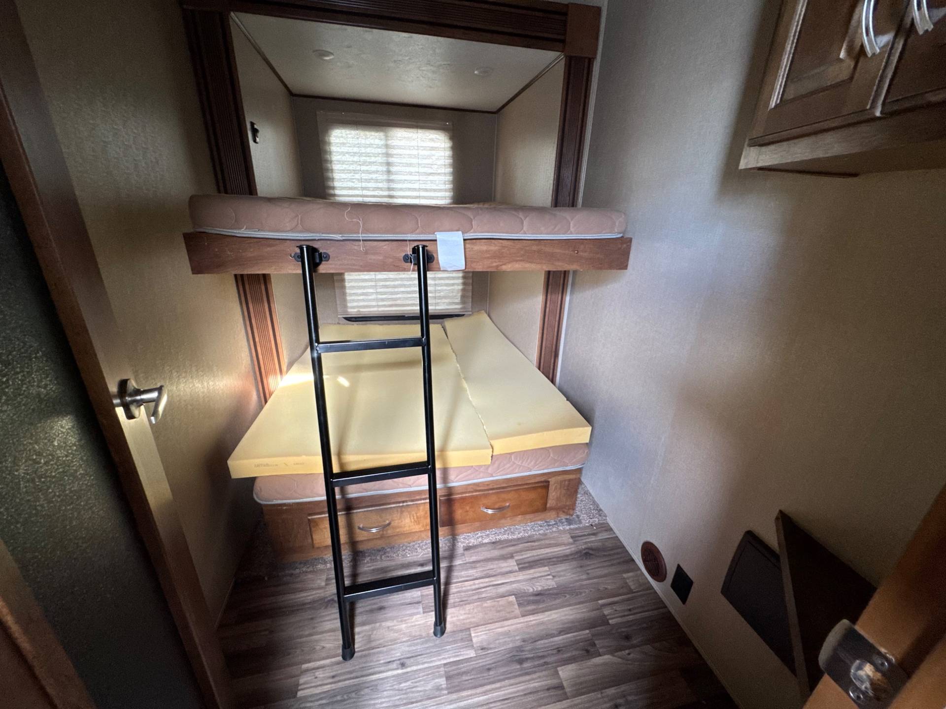 2016 Coachmen 2016 Coachmen Chaparral - thumbnail 19