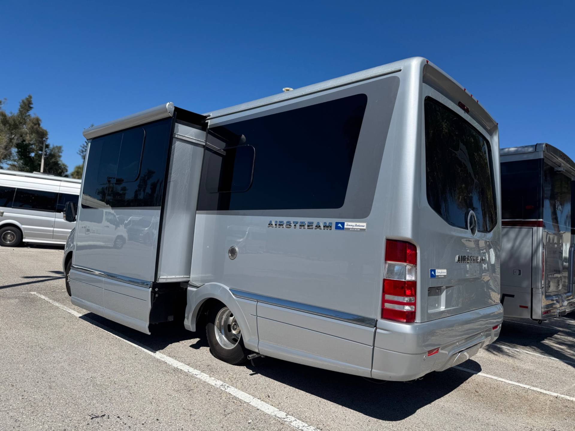 2022 Airstream 2022 Airstream Atlas - thumbnail 3