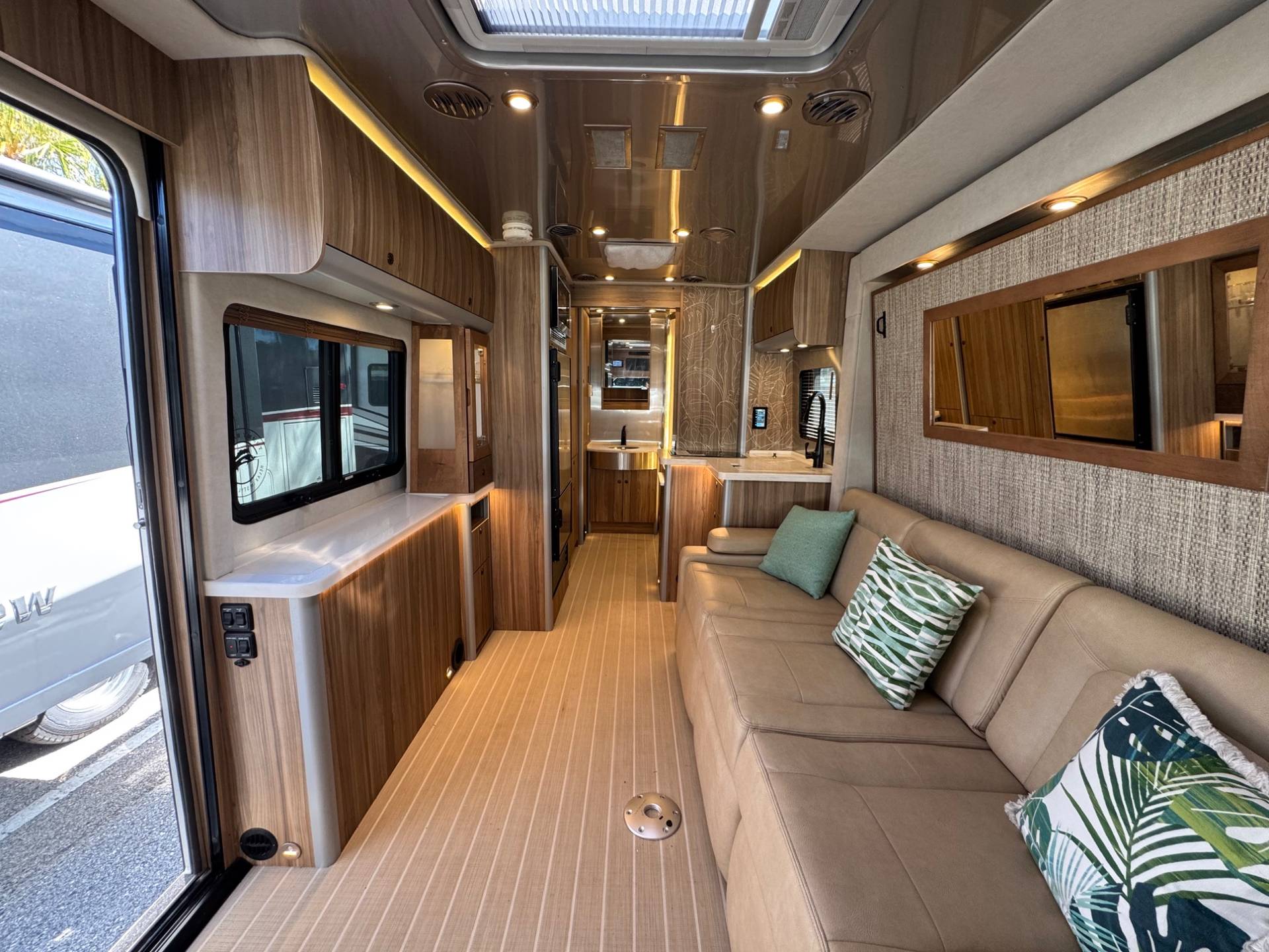 2022 Airstream 2022 Airstream Atlas - thumbnail 7