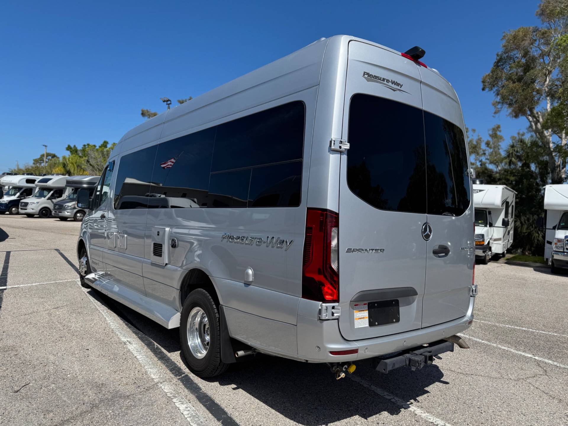 2023 Pleasure-Way 2023 Pleasure-Way Plateau - thumbnail 3