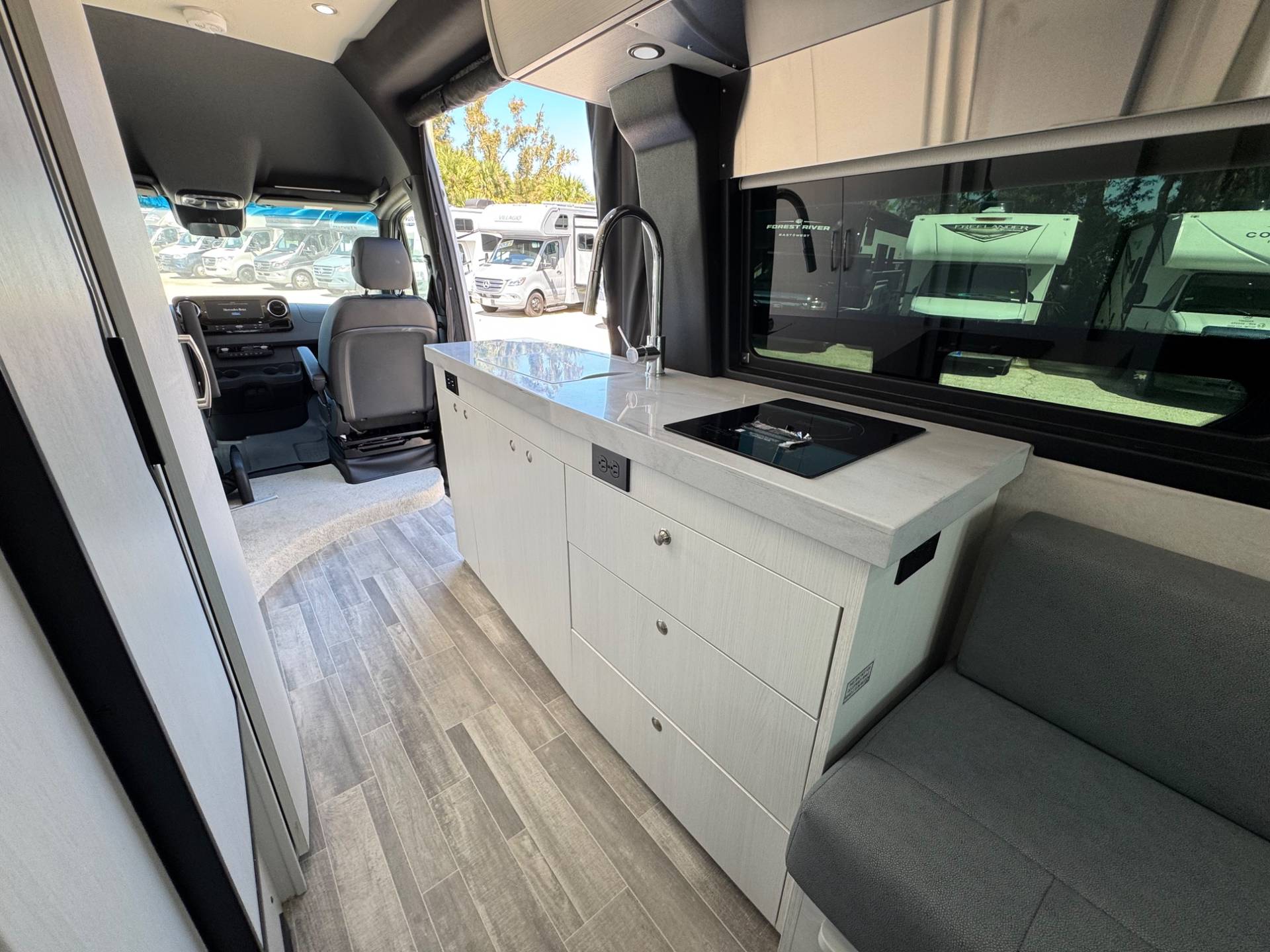 2023 Pleasure-Way 2023 Pleasure-Way Plateau - thumbnail 8