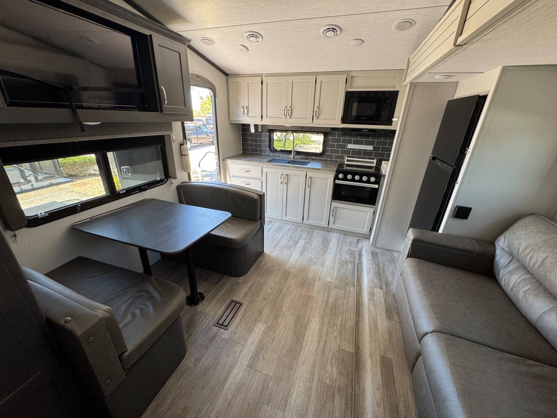 2024 Keystone RV 2024 Keystone RV Cougar Sport - thumbnail 5