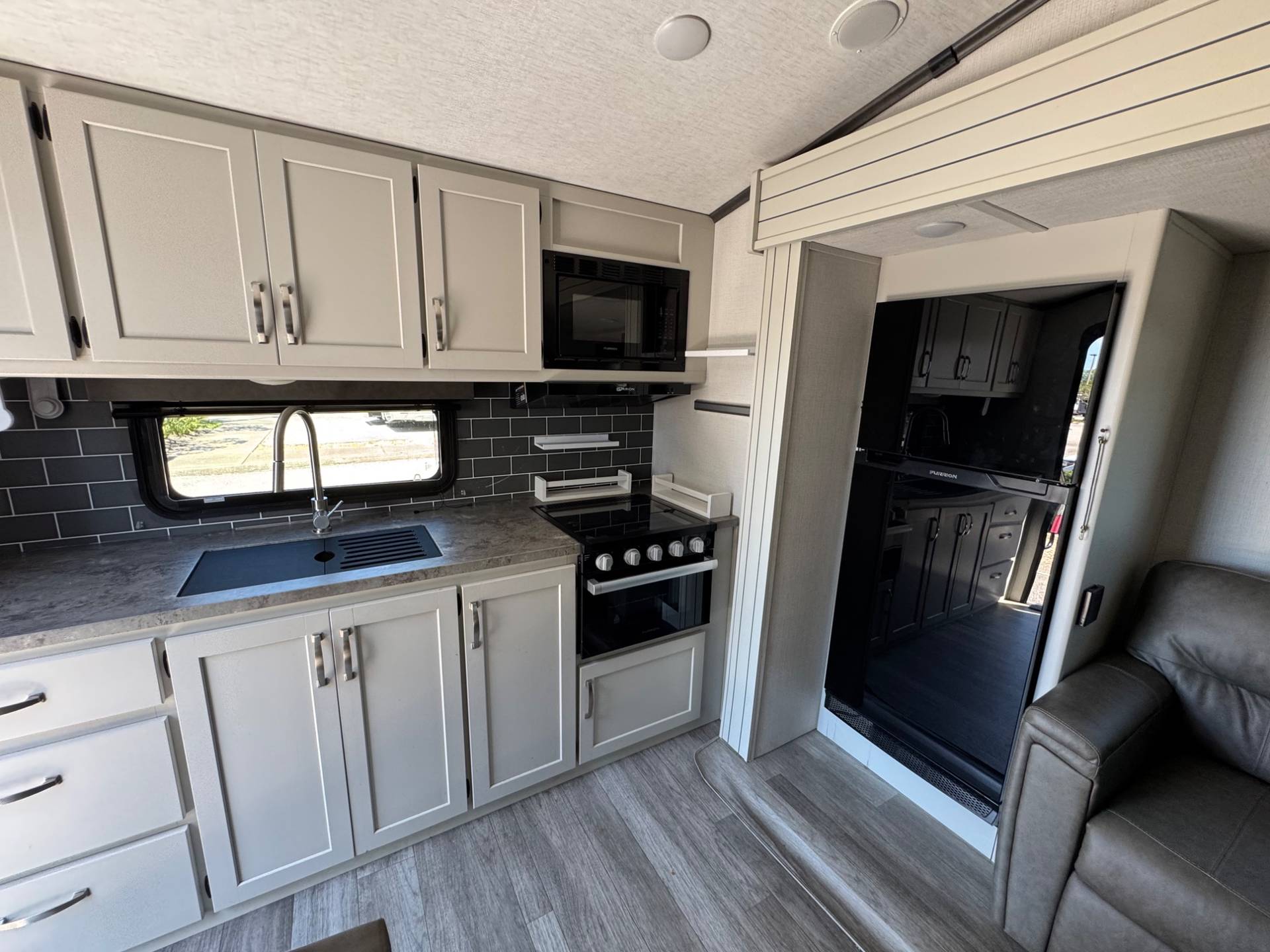 2024 Keystone RV 2024 Keystone RV Cougar Sport - thumbnail 8