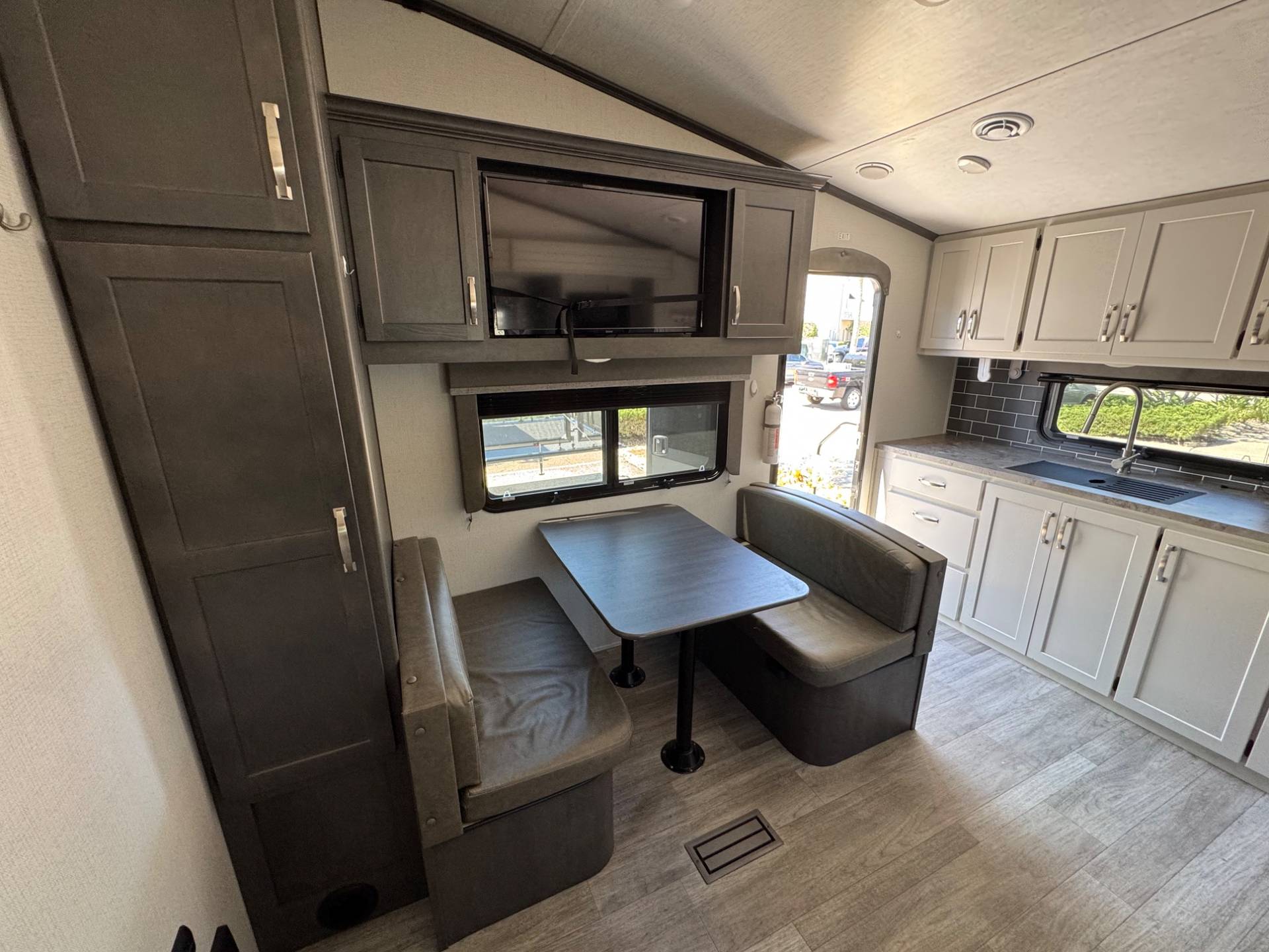 2024 Keystone RV 2024 Keystone RV Cougar Sport - thumbnail 14
