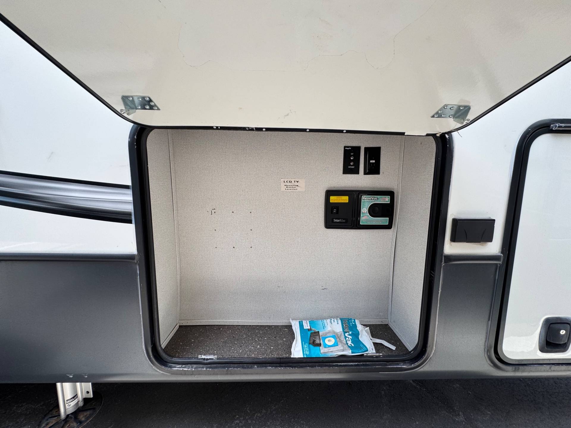 2021 KEYSTONE RV 2021 KEYSTONE RV MONTANA - thumbnail 32