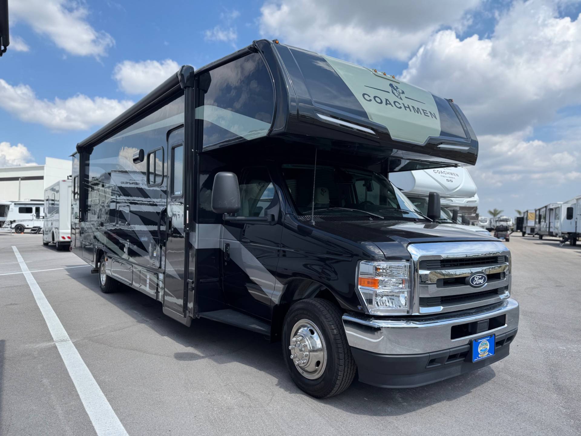 2026 Coachmen 2026 Coachmen Freelander - thumbnail 1