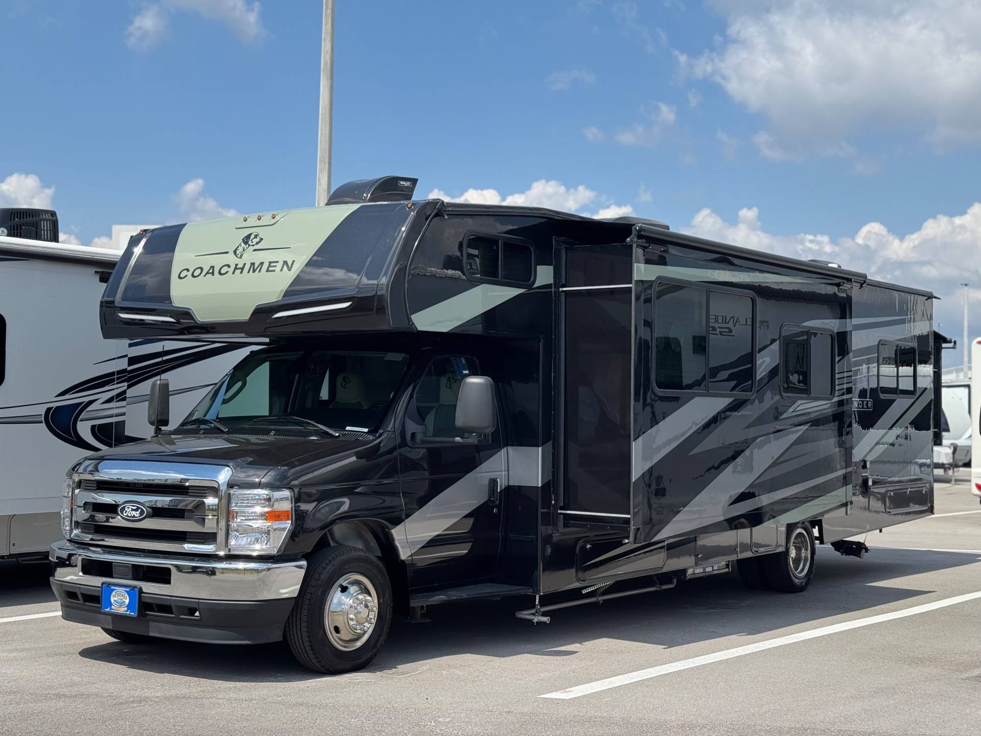 2026 Coachmen 2026 Coachmen Freelander - thumbnail 3