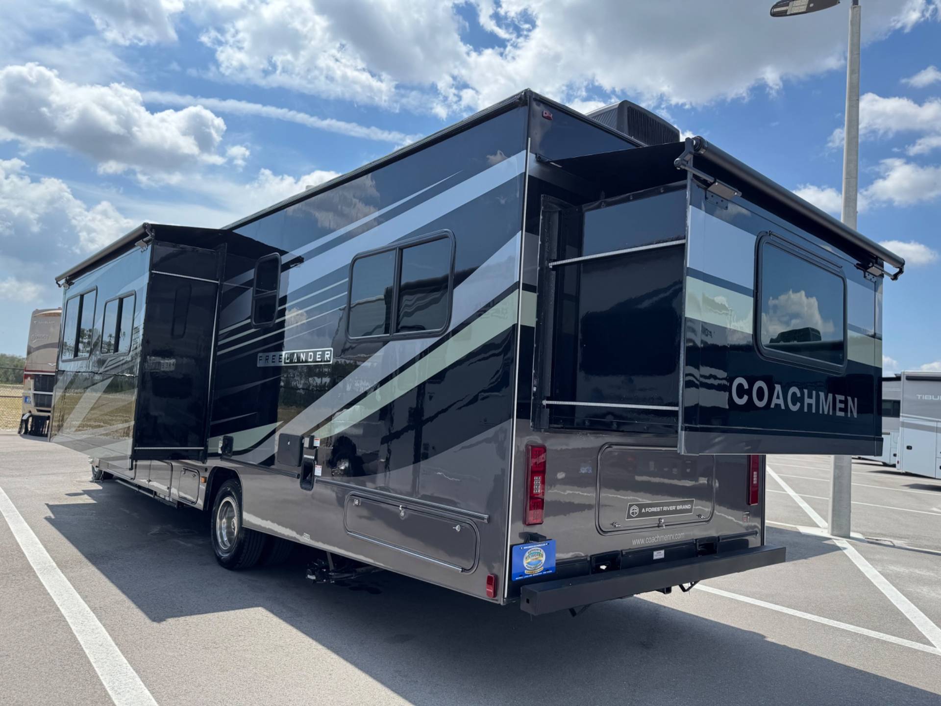 2026 Coachmen 2026 Coachmen Freelander - thumbnail 4