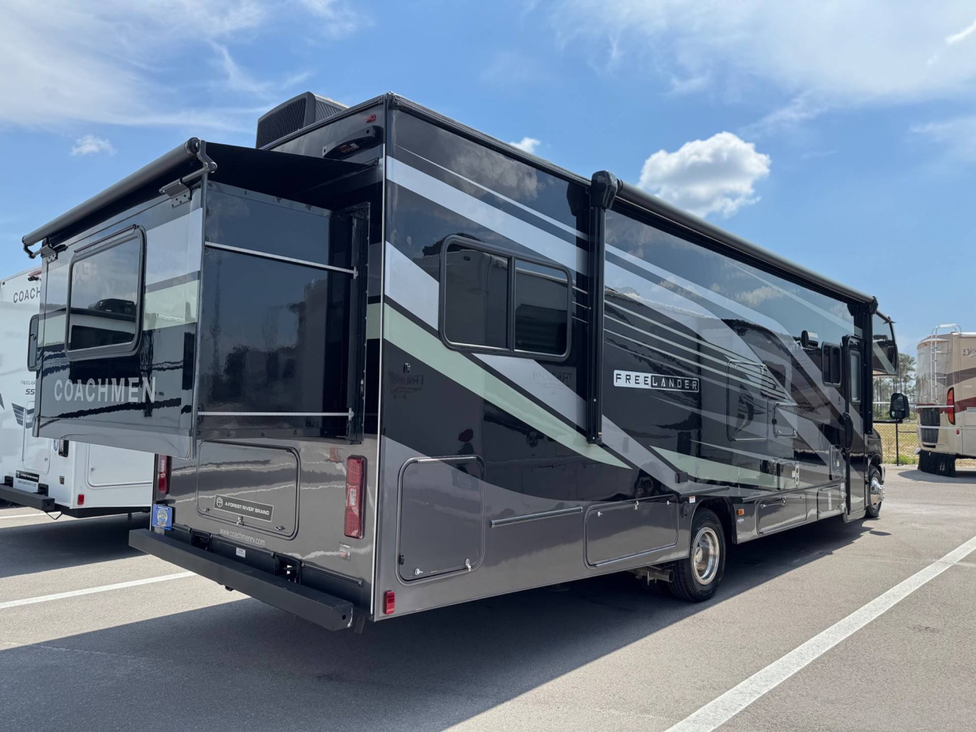 2026 Coachmen 2026 Coachmen Freelander - thumbnail 5