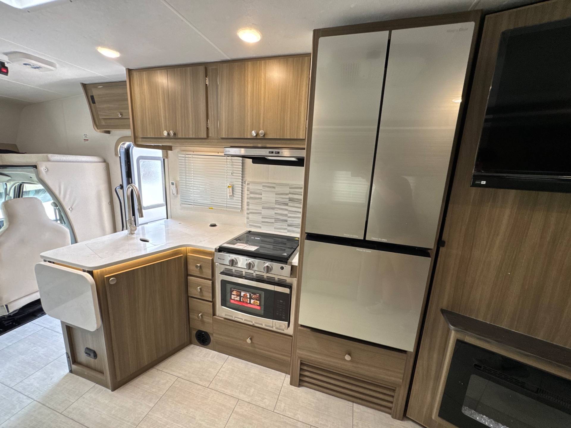 2026 Coachmen 2026 Coachmen Freelander - thumbnail 9