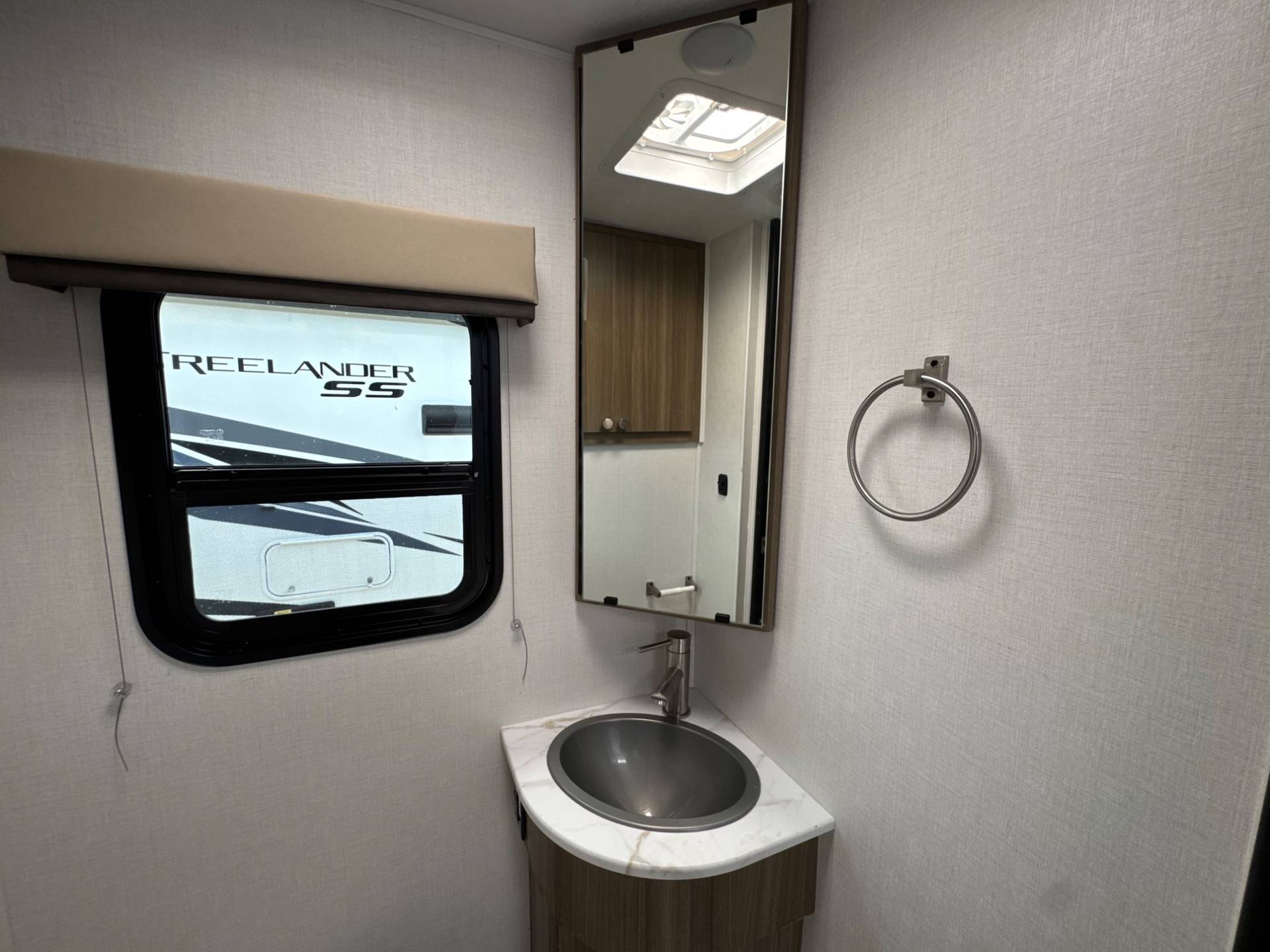 2026 Coachmen 2026 Coachmen Freelander - thumbnail 26