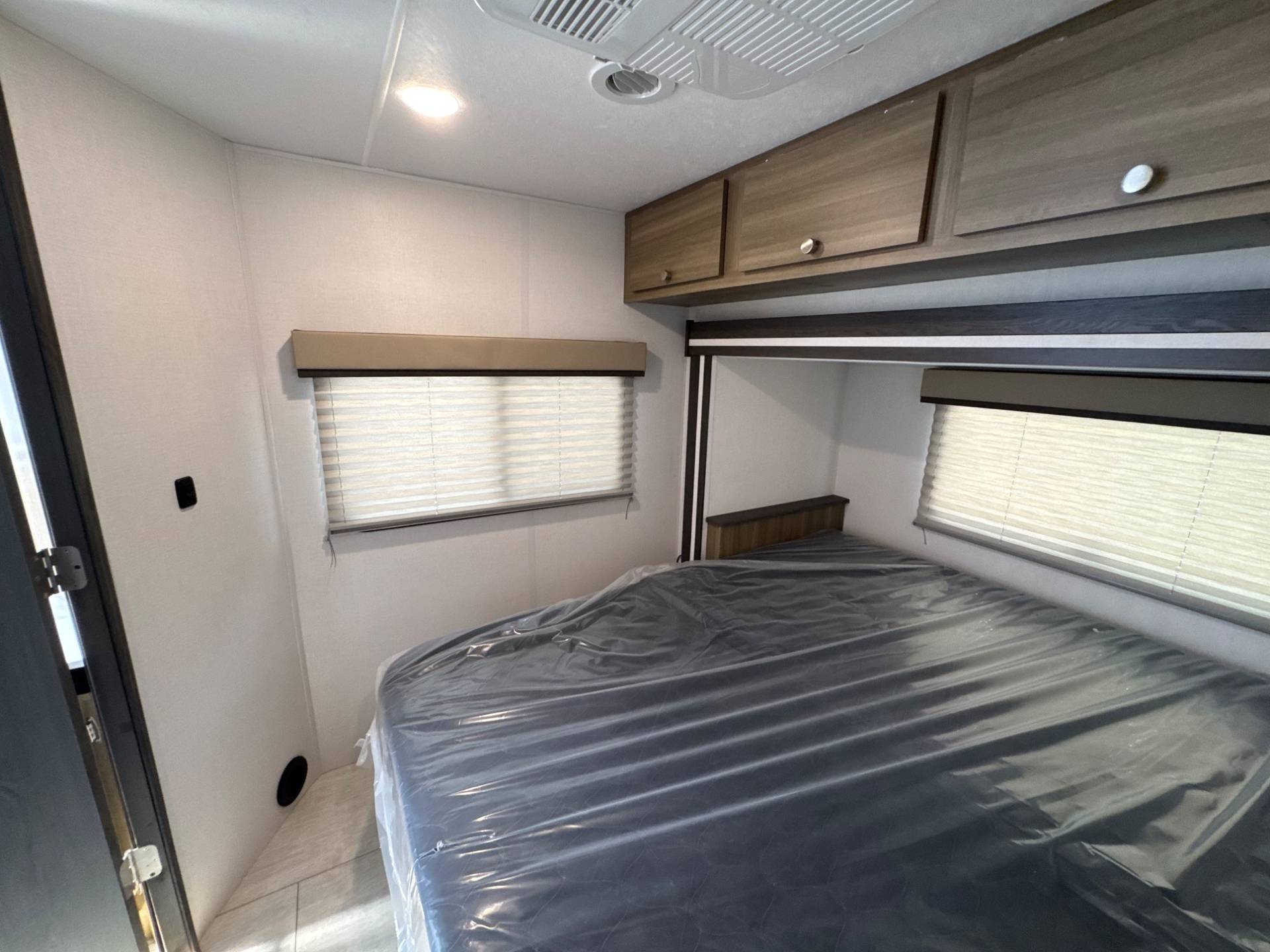 2026 Coachmen 2026 Coachmen Freelander - thumbnail 31