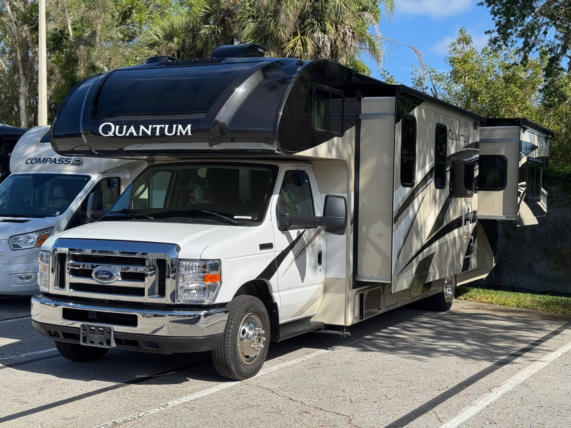 2020 Thor Motor Coach 2020 Thor Motor Coach Quantum - thumbnail 2