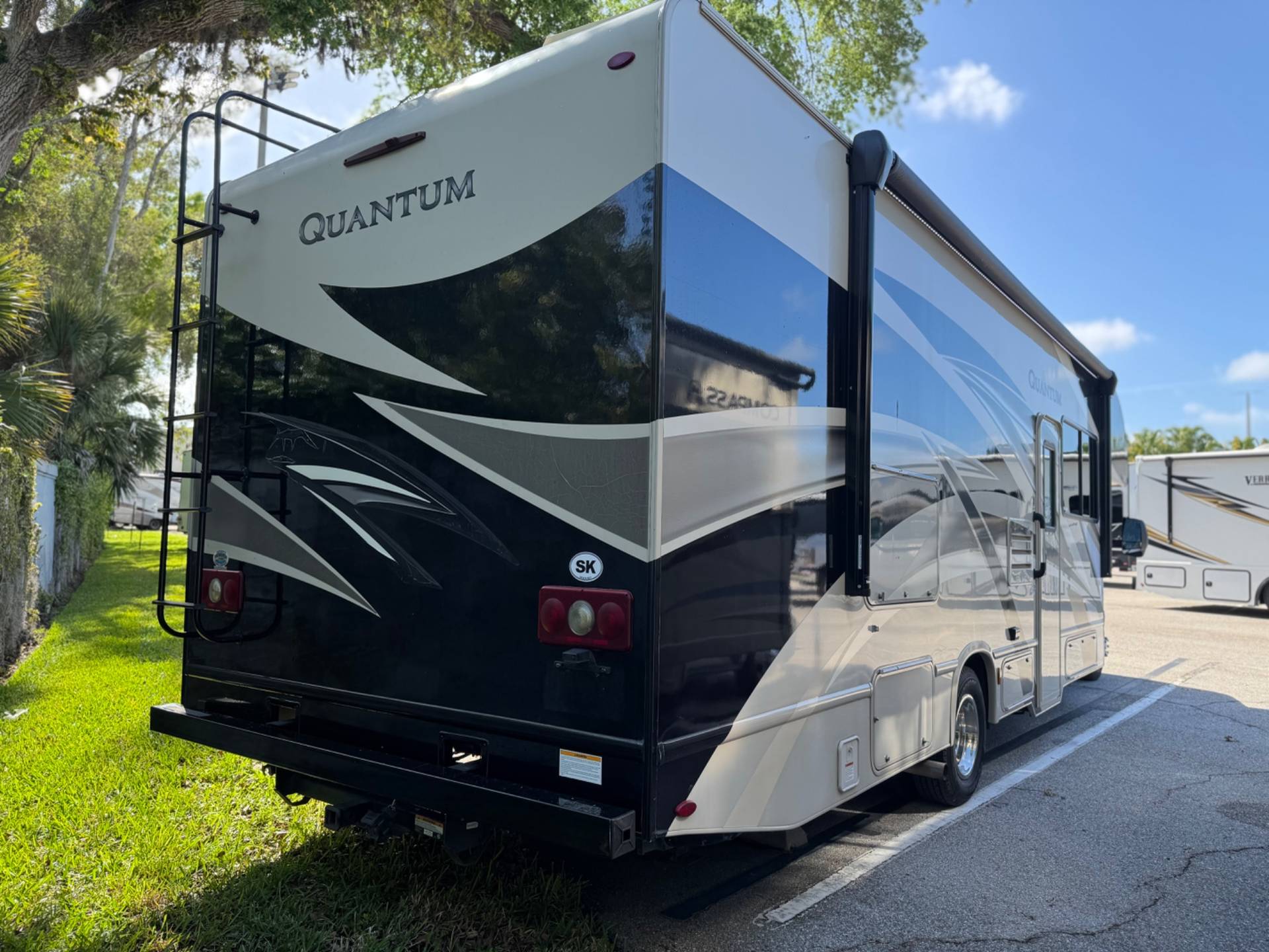 2020 Thor Motor Coach 2020 Thor Motor Coach Quantum - thumbnail 4