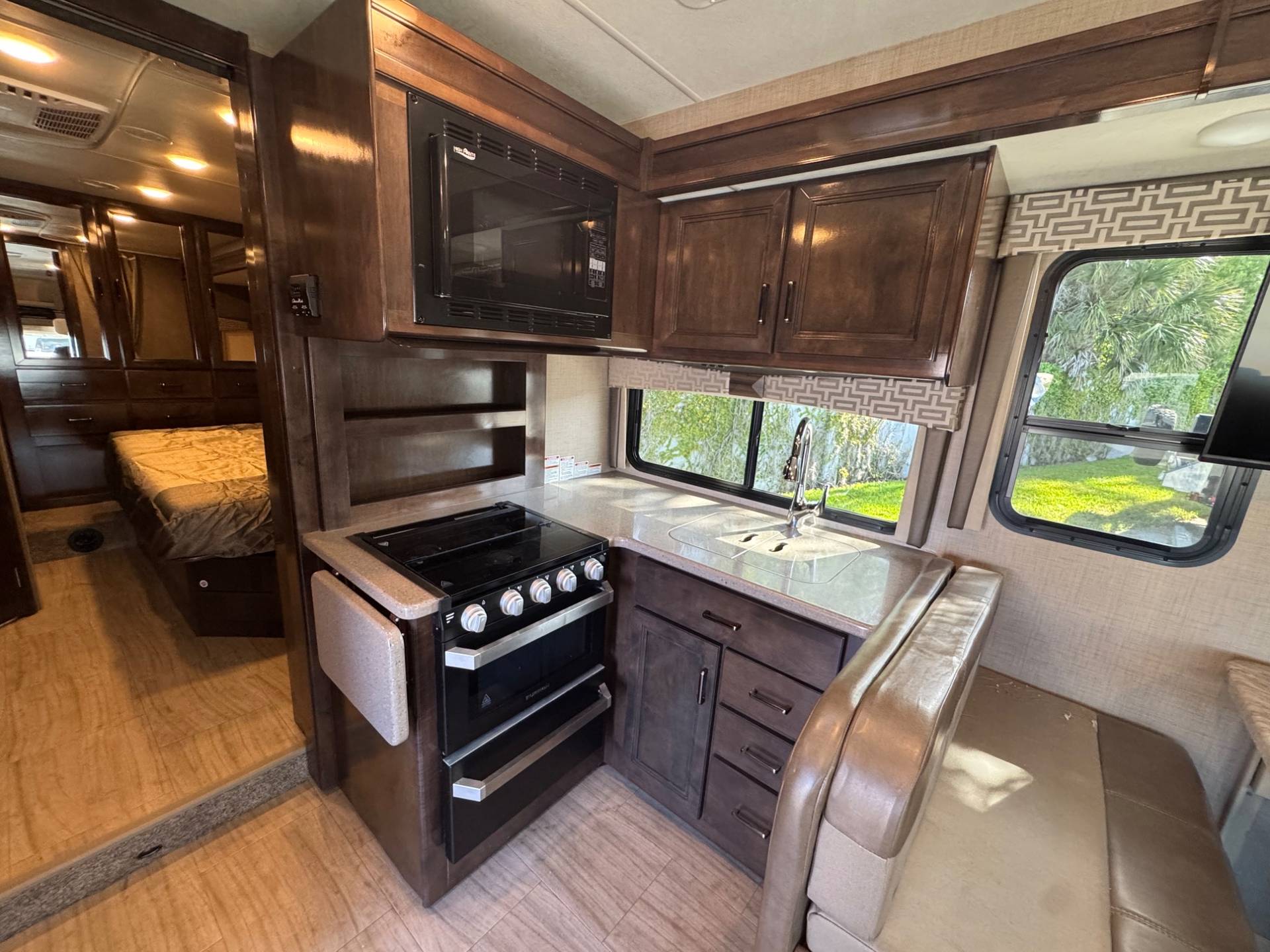 2020 Thor Motor Coach 2020 Thor Motor Coach Quantum - thumbnail 8