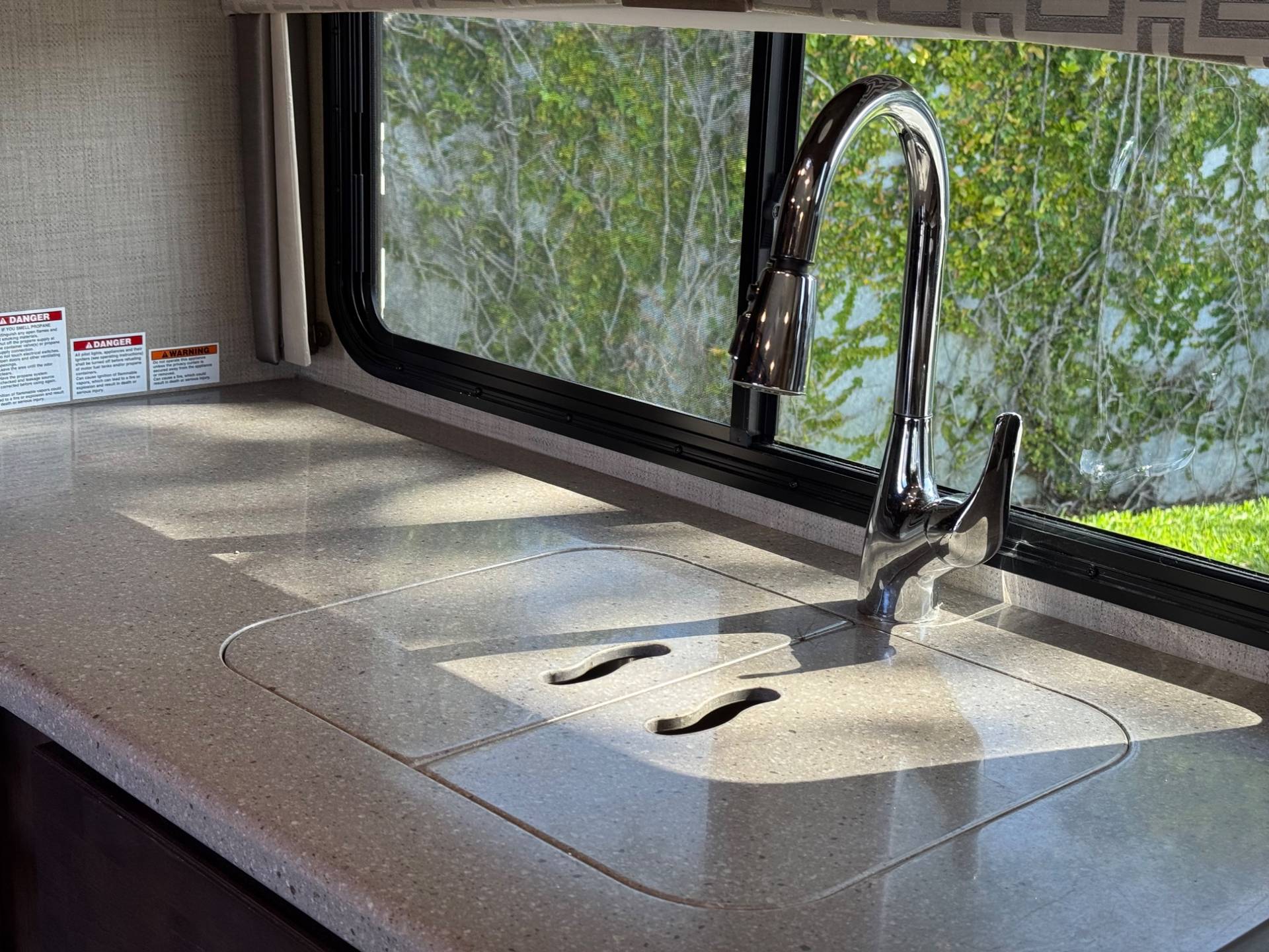 2020 Thor Motor Coach 2020 Thor Motor Coach Quantum - thumbnail 10