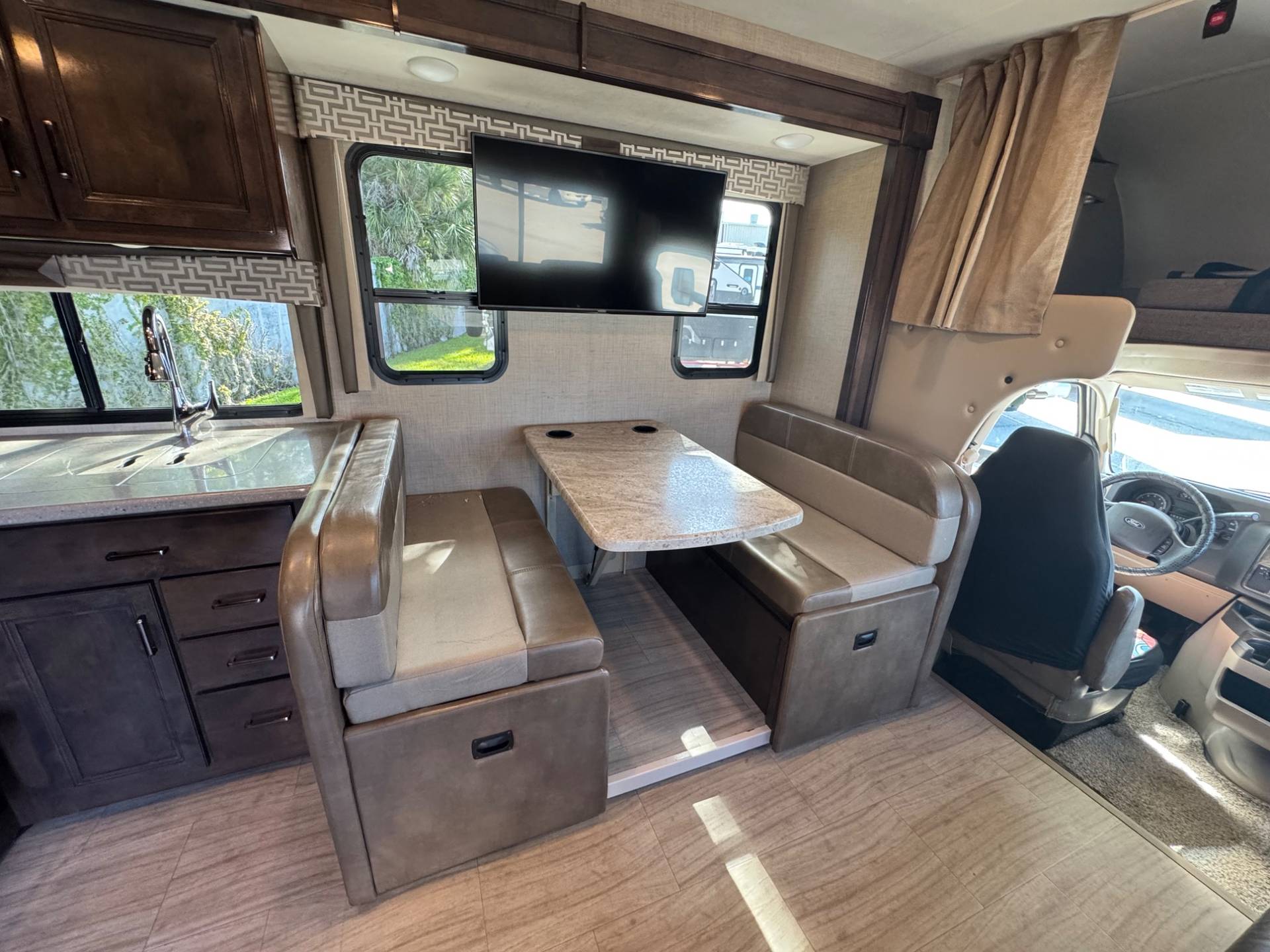 2020 Thor Motor Coach 2020 Thor Motor Coach Quantum - thumbnail 12