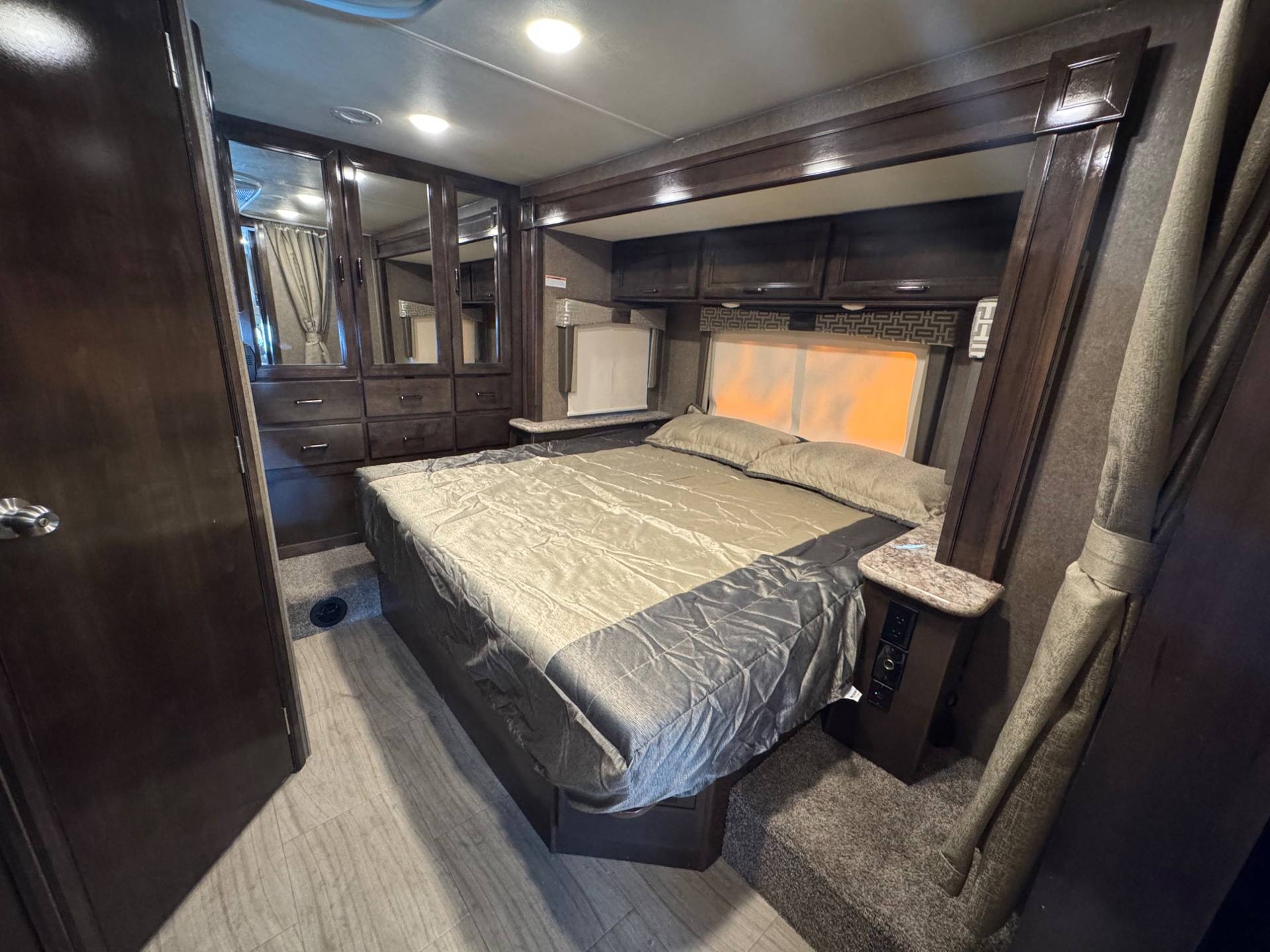 2020 Thor Motor Coach 2020 Thor Motor Coach Quantum - thumbnail 16