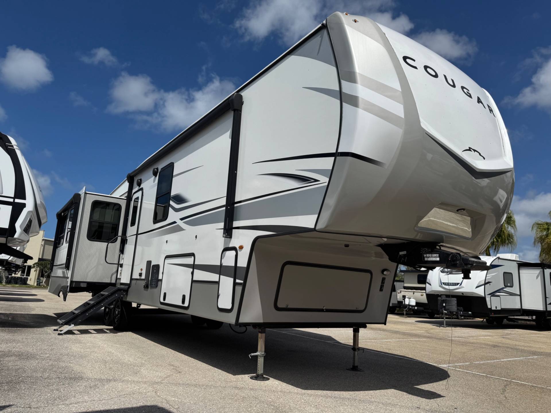 2023 KEYSTONE RV 2023 KEYSTONE RV COUGAR - thumbnail 1