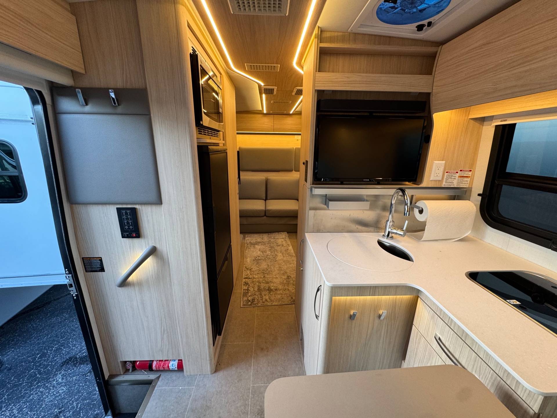 2025 Leisure Travel Vans 2025 Leisure Travel Vans Wonder - thumbnail 7