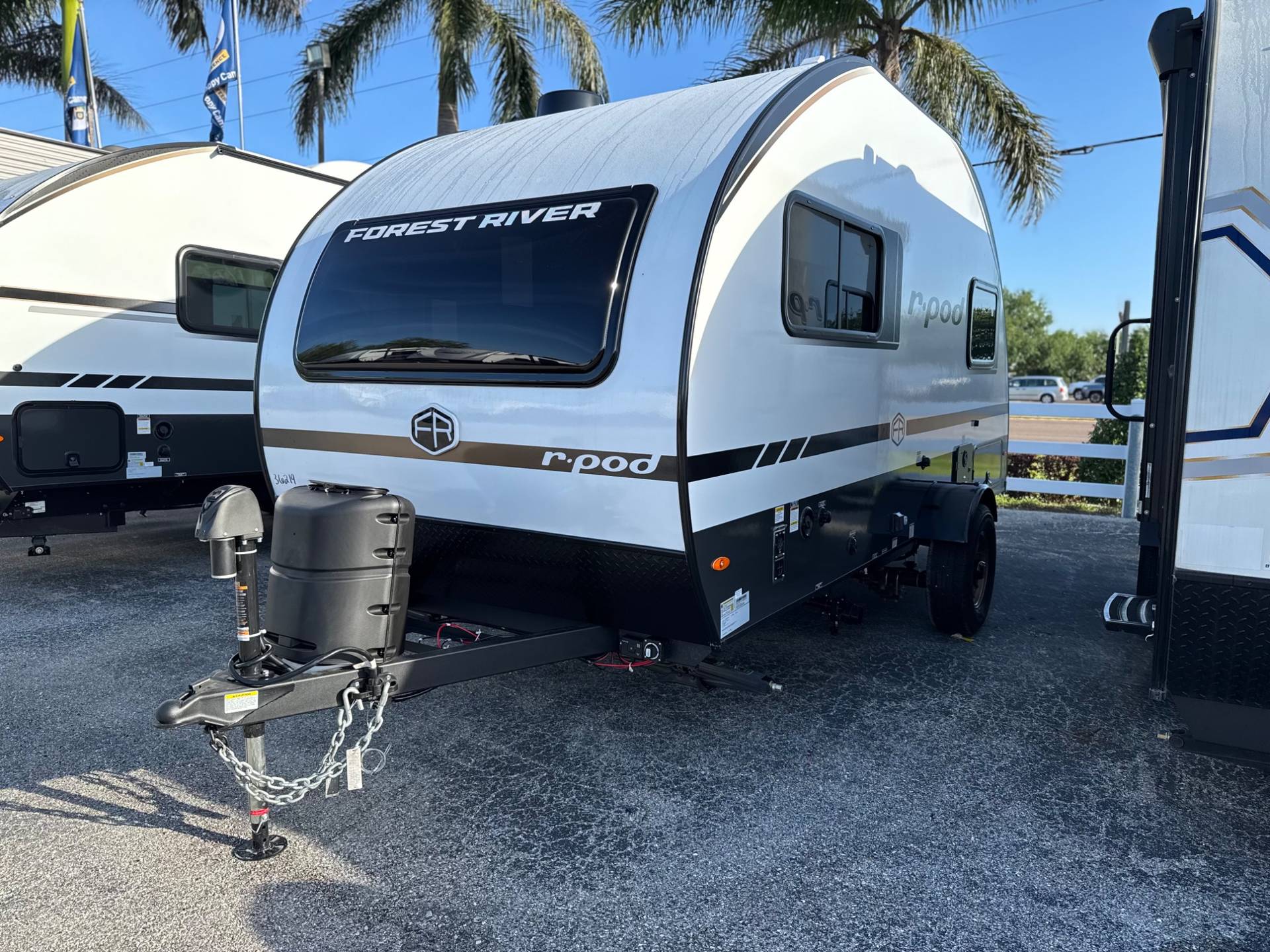 2026 Forest River 2026 Forest River r-pod - thumbnail 3