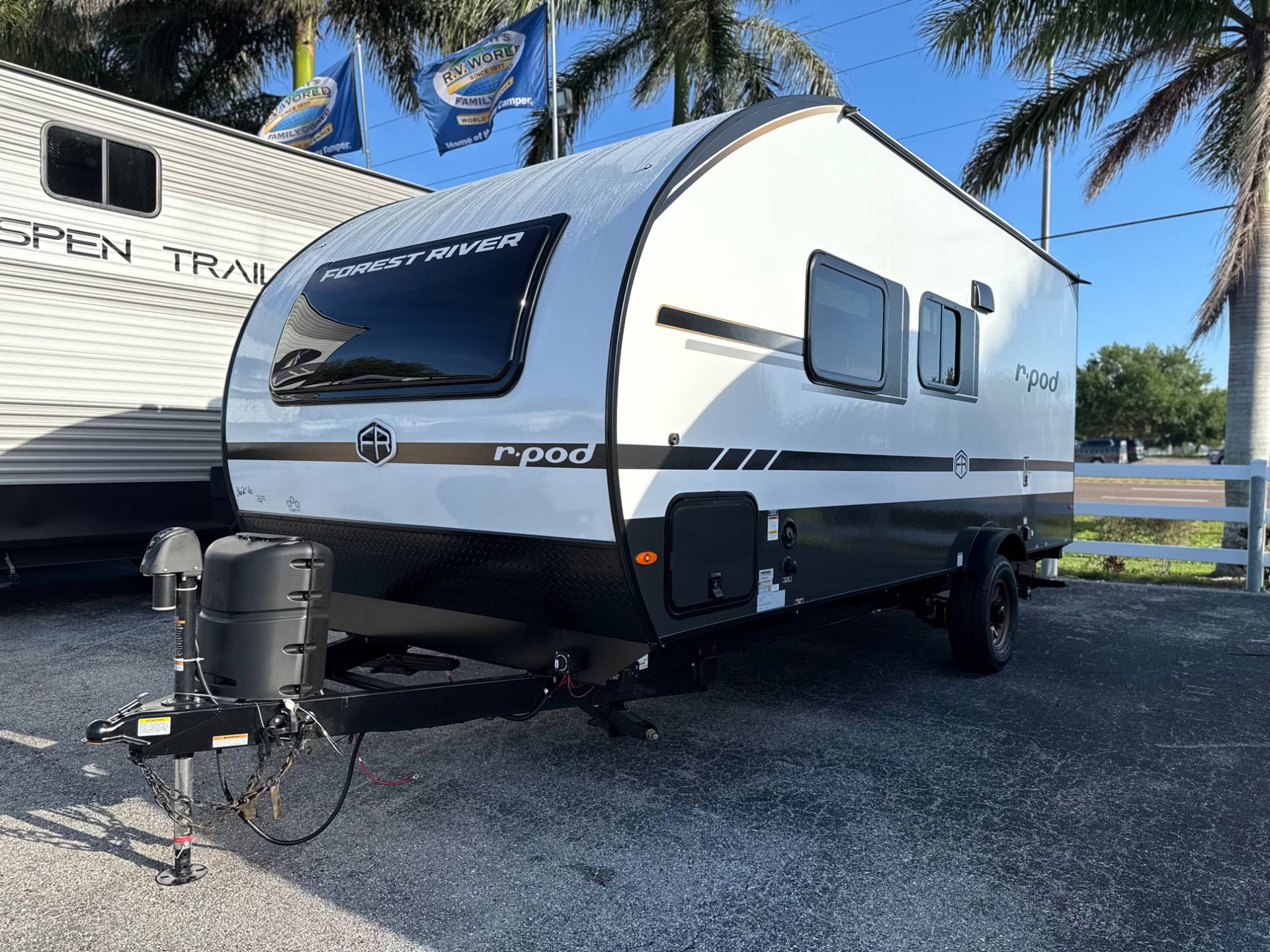 2026 Forest River 2026 Forest River r-pod - thumbnail 3