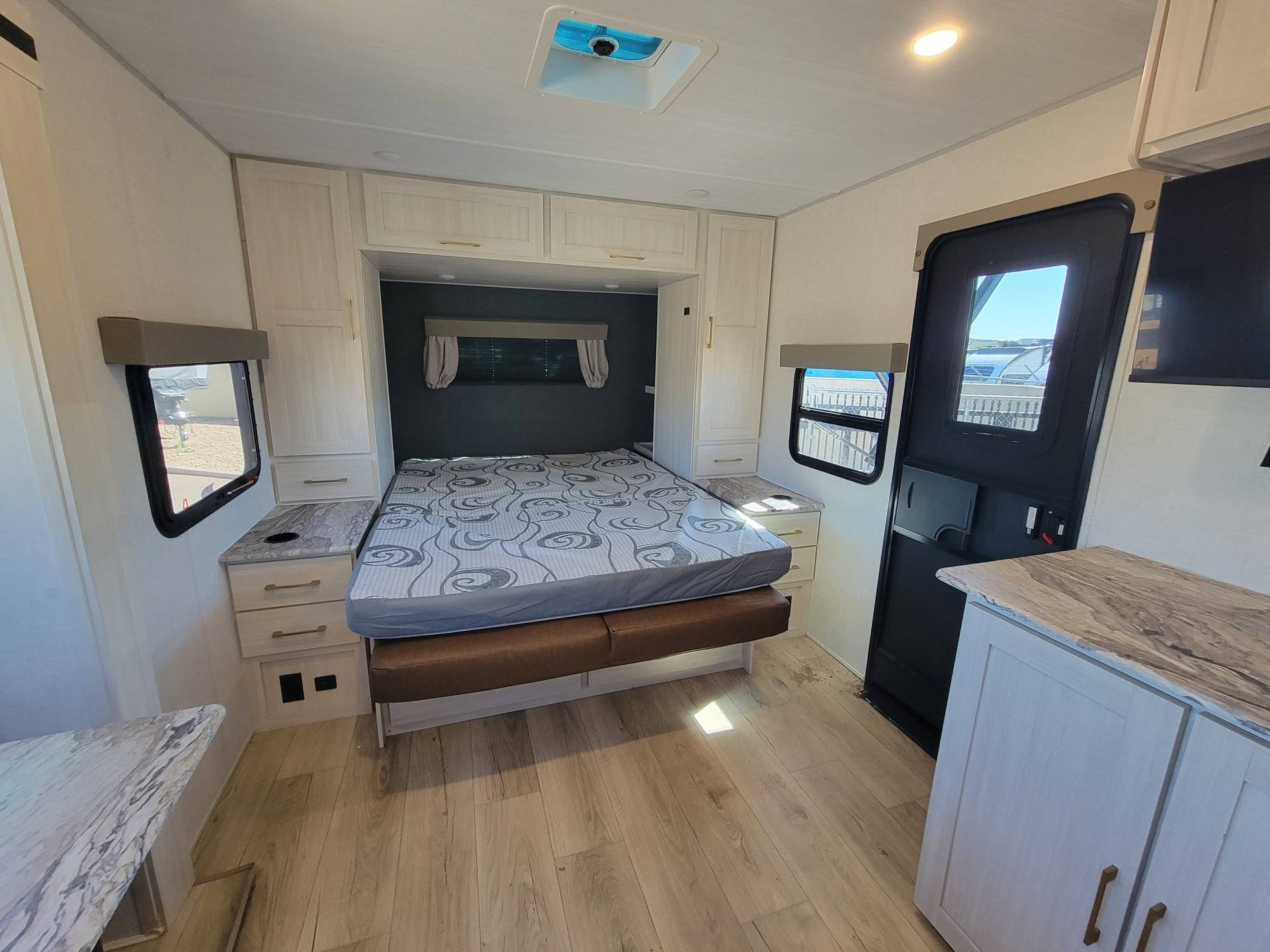 2024 Forest River 2024 Forest River Surveyor - thumbnail 15