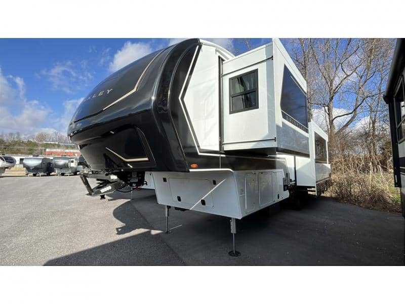 2026 Brinkley RV 2026 Brinkley RV Model Z - thumbnail 4