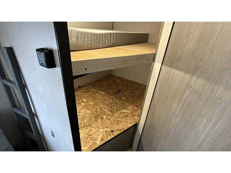 2022 Coleman 2022 Coleman Lantern LT Series - thumbnail 15